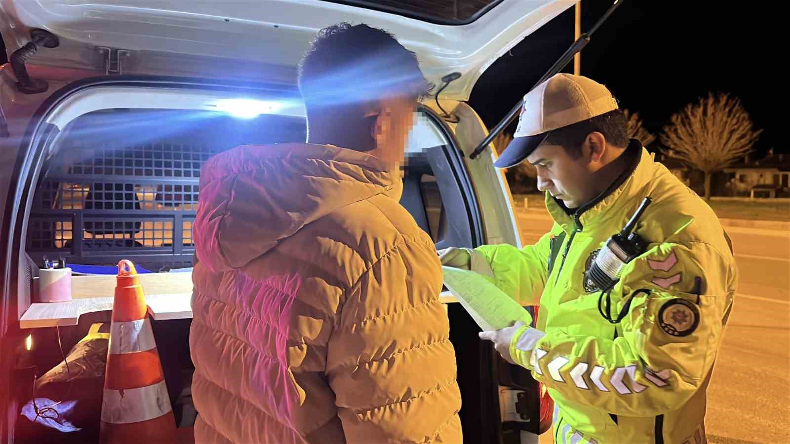 Uygulama noktasında ’dur’ ihtarına uymadı, yakalanınca ’araçlar vardı yanaşamadım’ dedi
