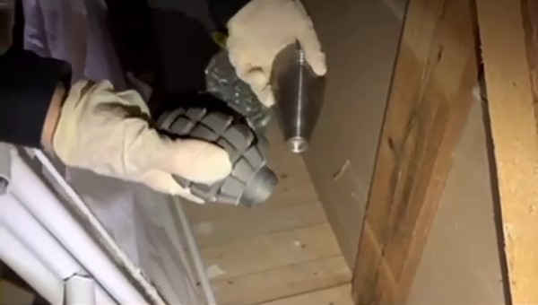 Uyuşturucu baskınında evden el bombası ve havan topu gövdesi çıktı
