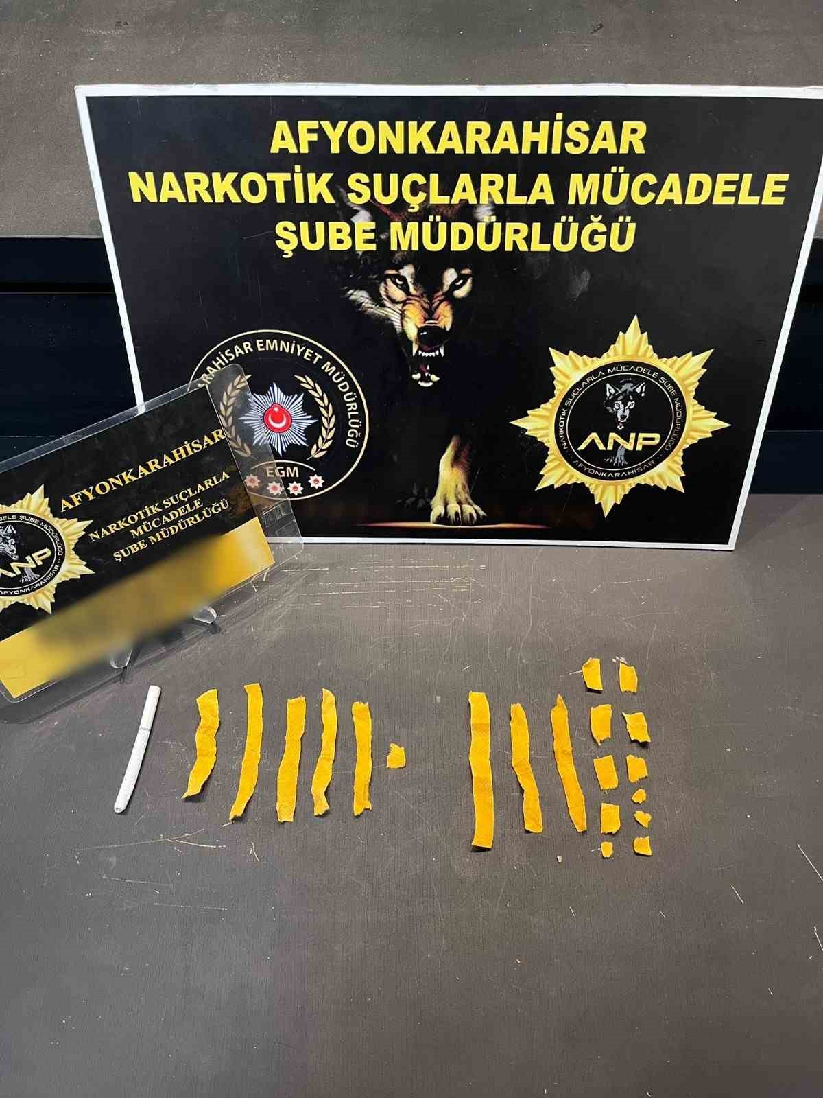 Uyuşturucu emdirilmiş peçeteyle yakalanan 2 kişi gözaltına alındı
