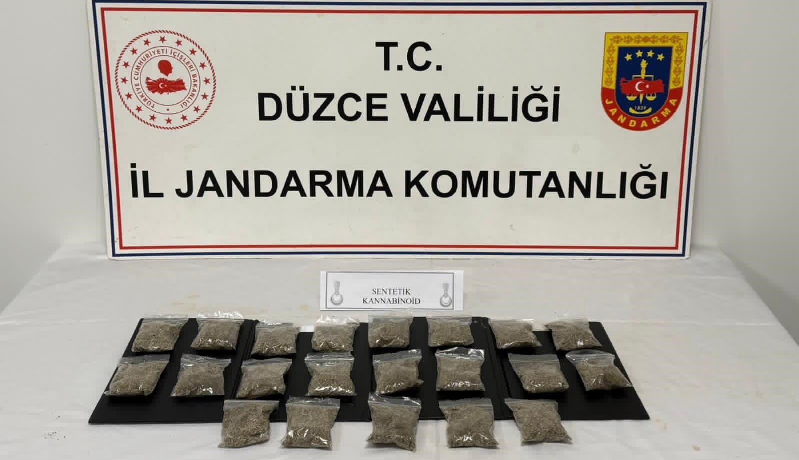 Uyuşturucu maddeleri paketlerken yakalandı
