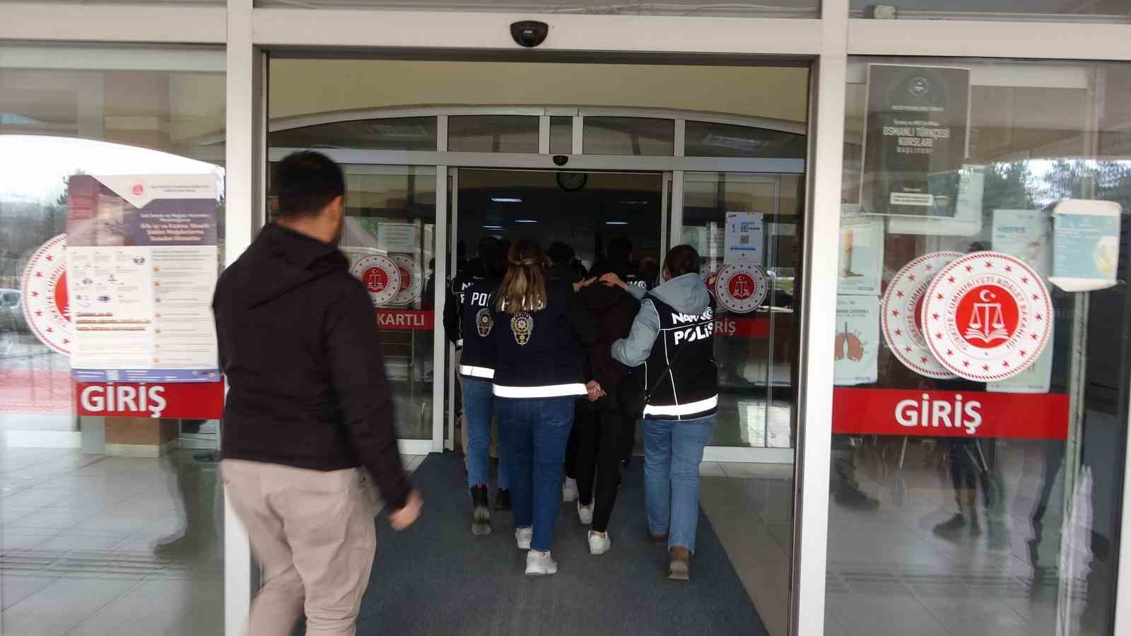 Uyuşturucu operasyonda gözaltına alınan şüphelilerden 3’ü tutuklandı
