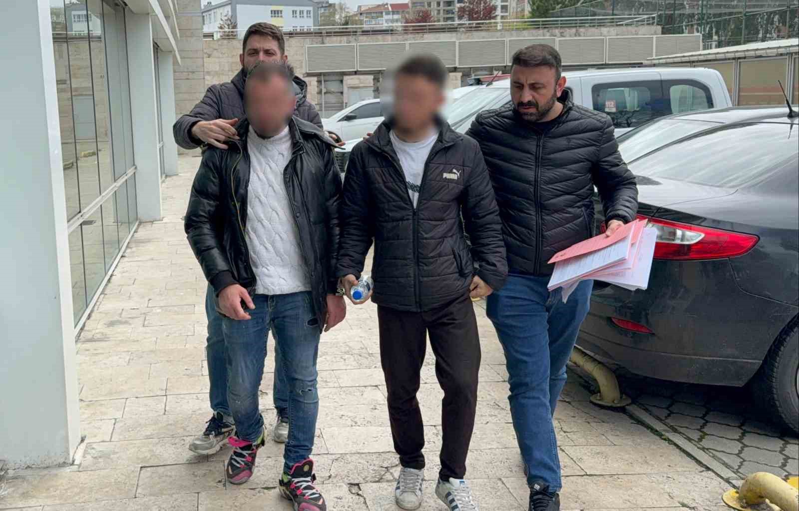 Uyuşturucu operasyonunda gözaltına alınan 2 kişi adliyeye sevk edildi
