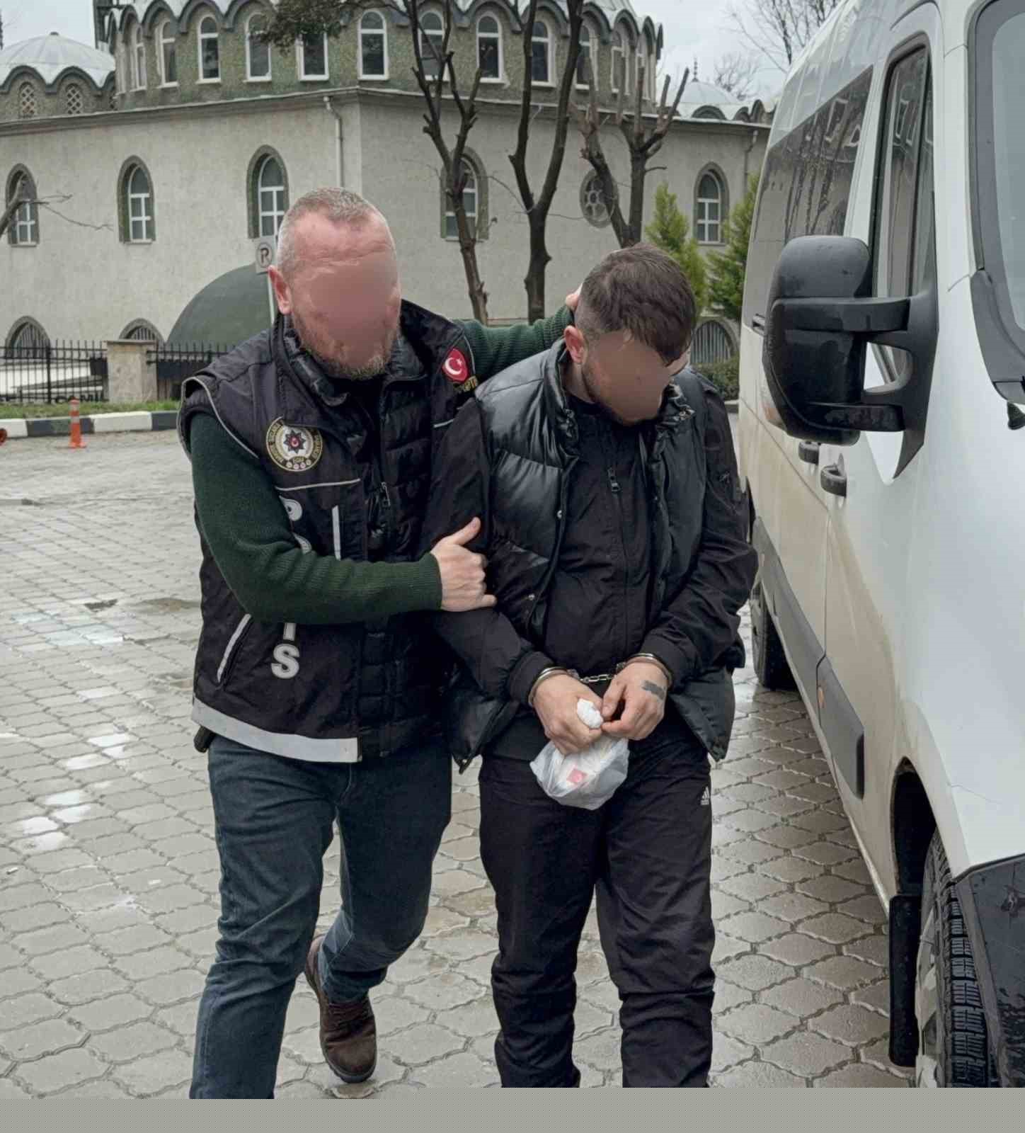 Uyuşturucu satarken suçüstü yakalandı
