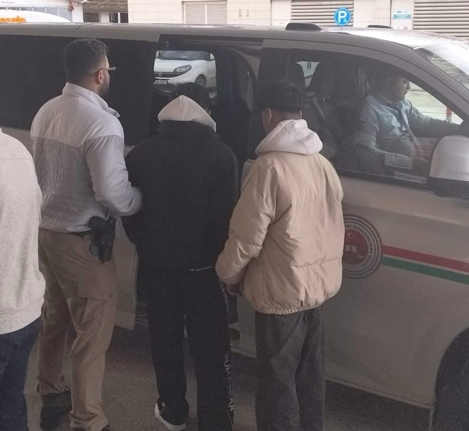 Uyuşturucu tacirleri kıskıvrak yakalandı
