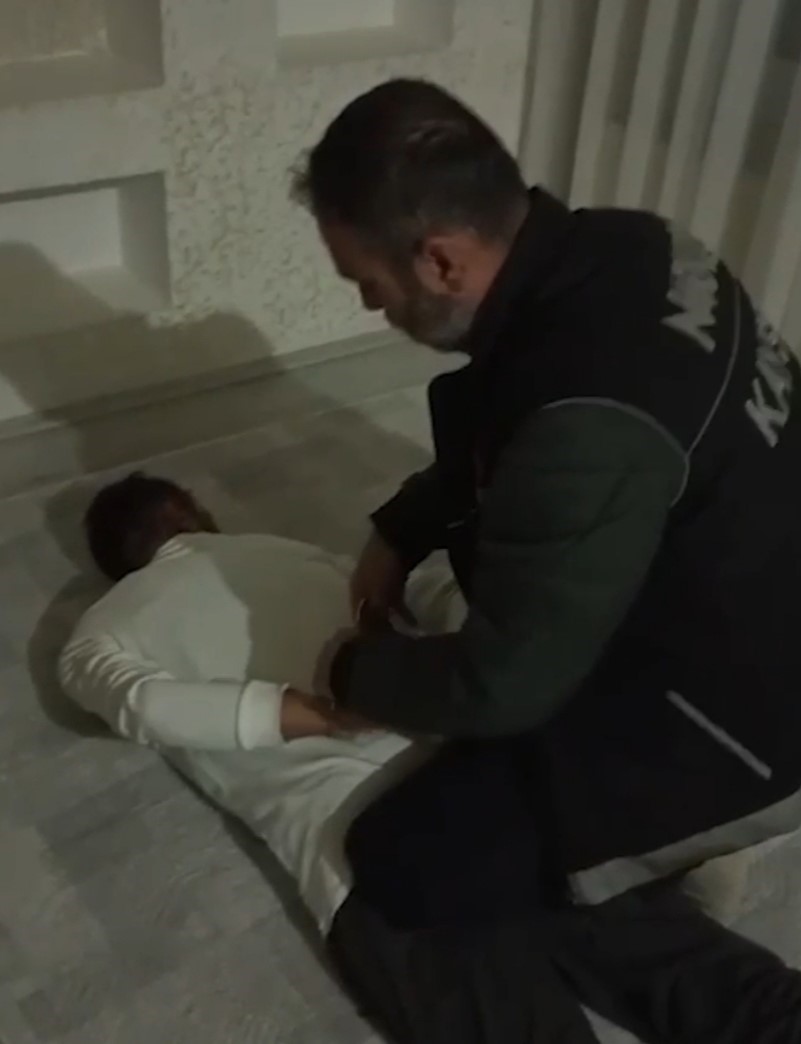 Uyuşturucu tacirlerine eş zamanlı operasyon: 6 gözaltı
