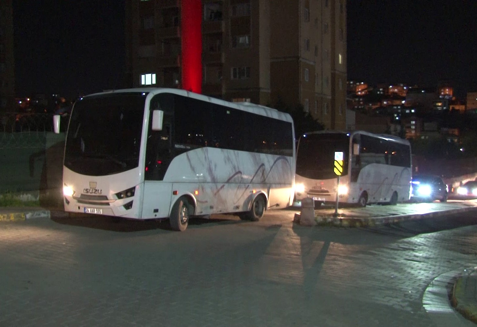 Uyuşturucu ve fuhuş soruşturmasında gözaltına alınan ünlü isimler adliyeye sevk edildi
