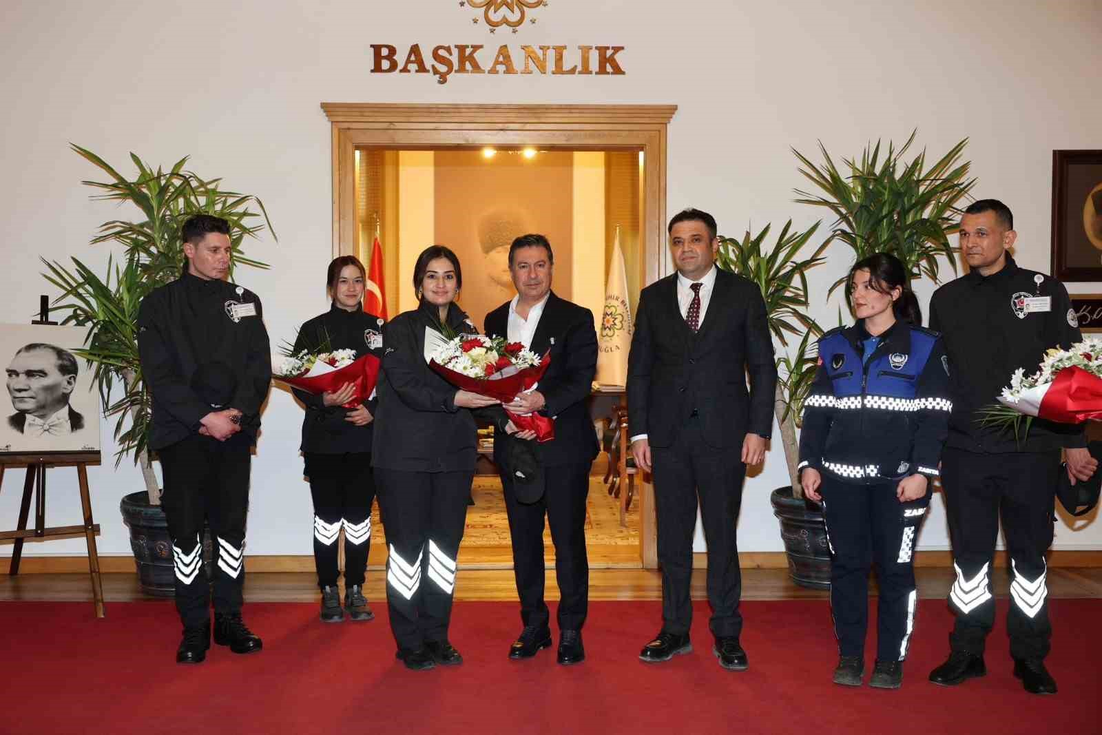 Uyuşturucuya geçit vermeyen ekibe Başkan Aras’tan ödül
