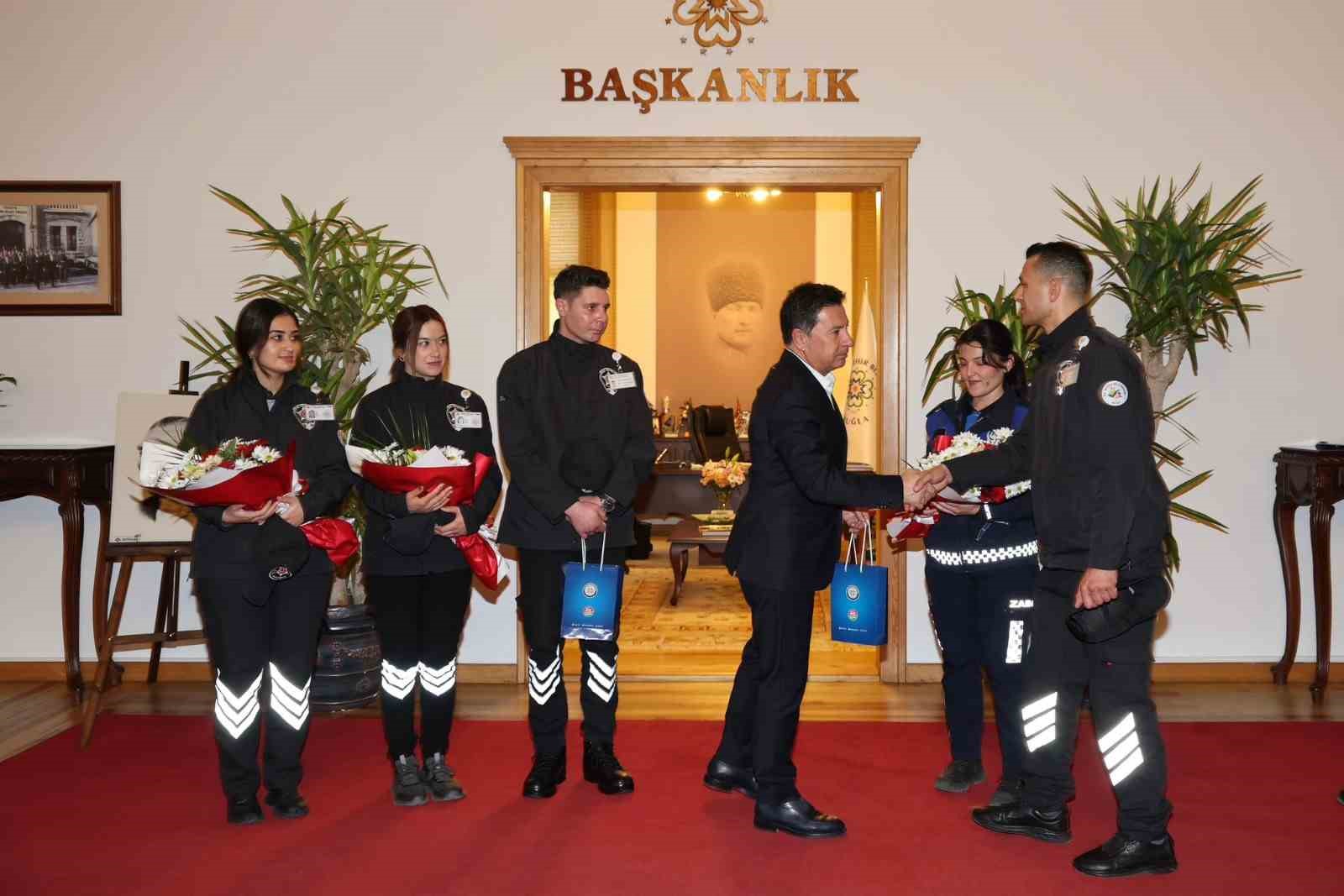 Uyuşturucuya geçit vermeyen ekibe Başkan Aras’tan ödül
