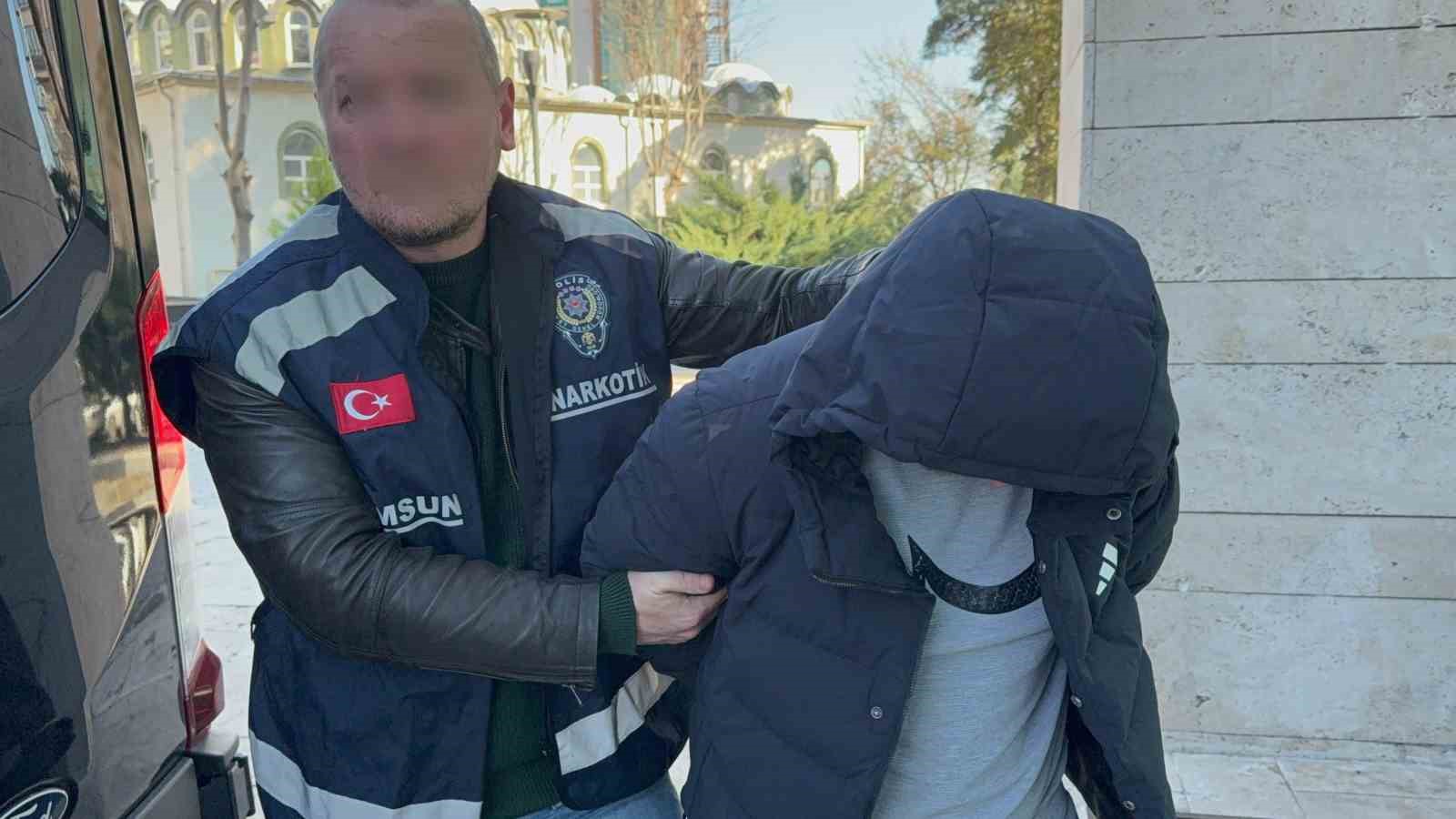 Uyuşturucuyla yakalanan şüpheli adliyeye sevk edildi
