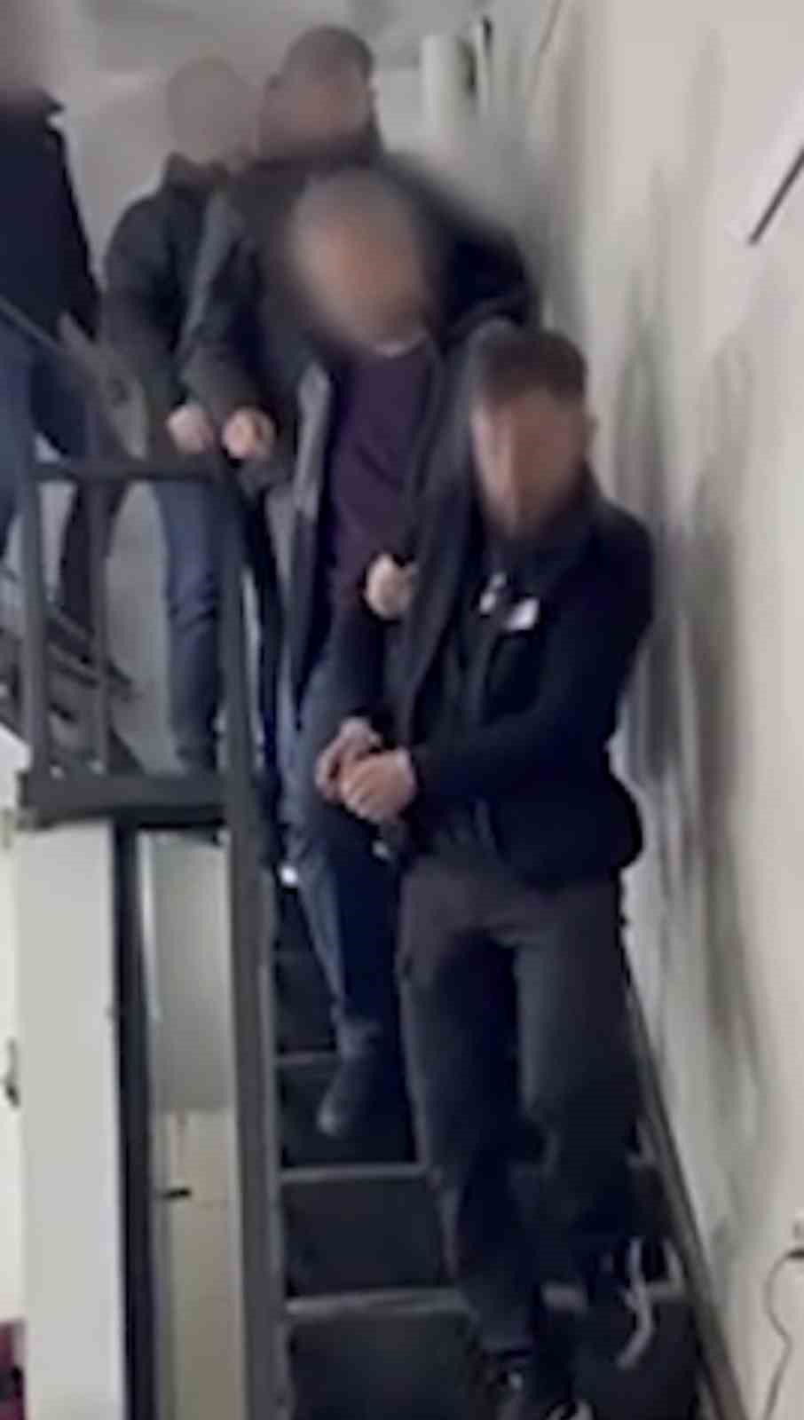 Uyuşturucuyu tavan arasına sakladılar… Polis tek tek ortaya çıkardı
