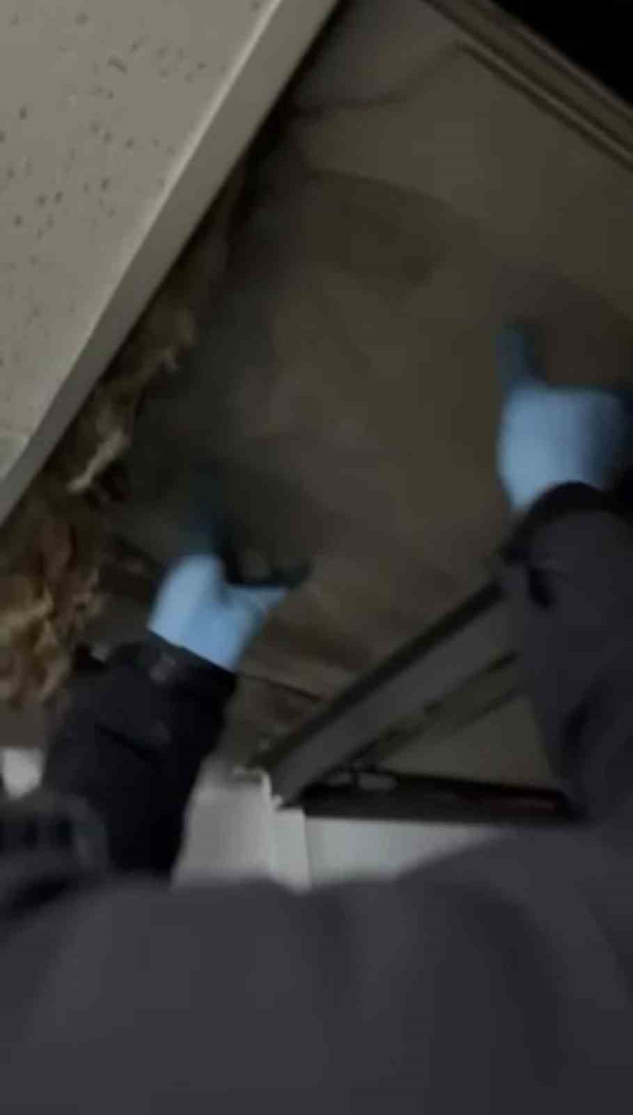 Uyuşturucuyu tavan arasına sakladılar… Polis tek tek ortaya çıkardı
