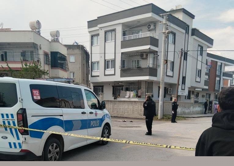 Uzaklaştırma kararını kaldırttığı kocası tarafından bıçaklanan kadın ağır yaralandı
