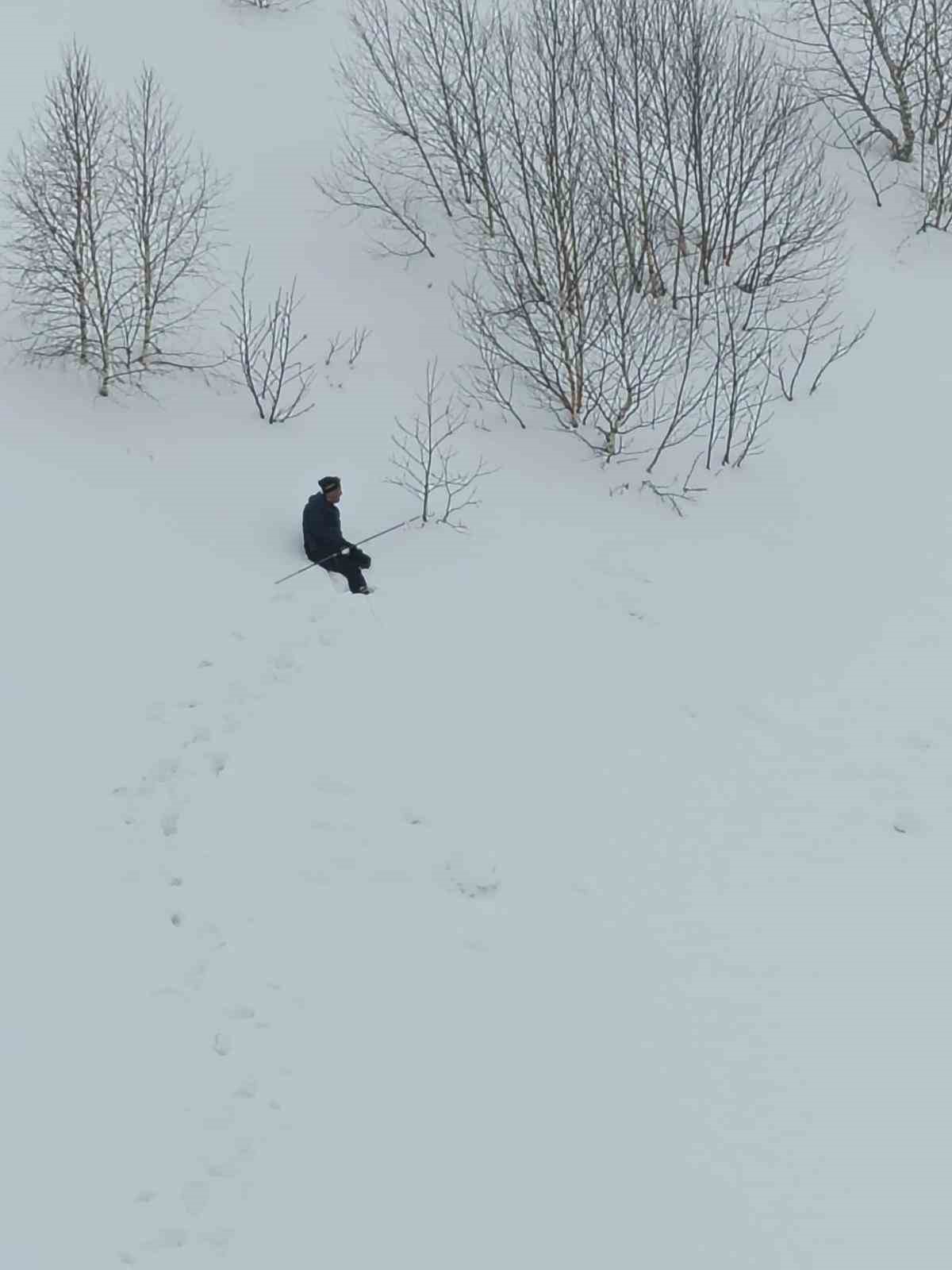 Uzman ekipten çığ bölgesinde inceleme: 95 gündür kayıp çoban için arama şartları oluşmadı
