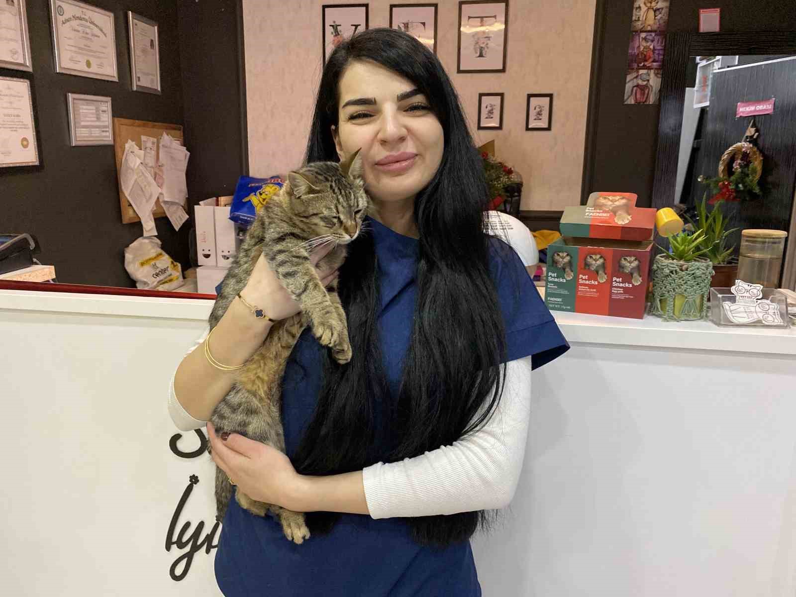 Uzman Veteriner Hekim Tuğçe Kara: "Tüyü var üşümez inancı yanlış"
Uzman Veteriner Hekim Tuğçe Kara: "Tüyü var üşümez inancı yanlış"