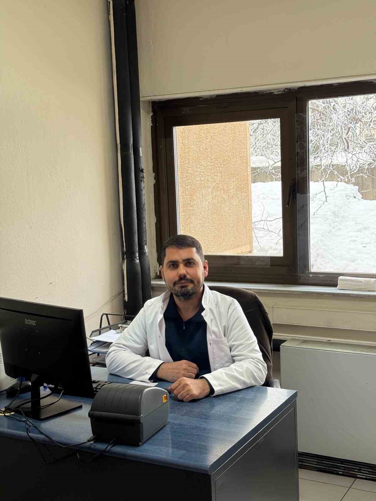 Uzmanından buzlu havada kösele ayakkabı, kundura ve yüksek topuk uyarısı
Uzmanından buzlu havada kösele ayakkabı, kundura ve yüksek topuk uyarısı