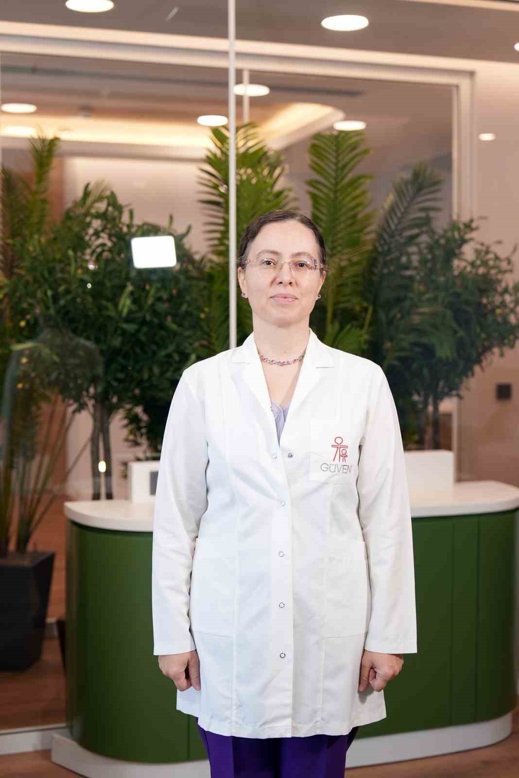 Uzmanından kış aylarında nezle uyarısı: "Antibiyotik çözüm değil"
Uzmanından kış aylarında nezle uyarısı: "Antibiyotik çözüm değil"