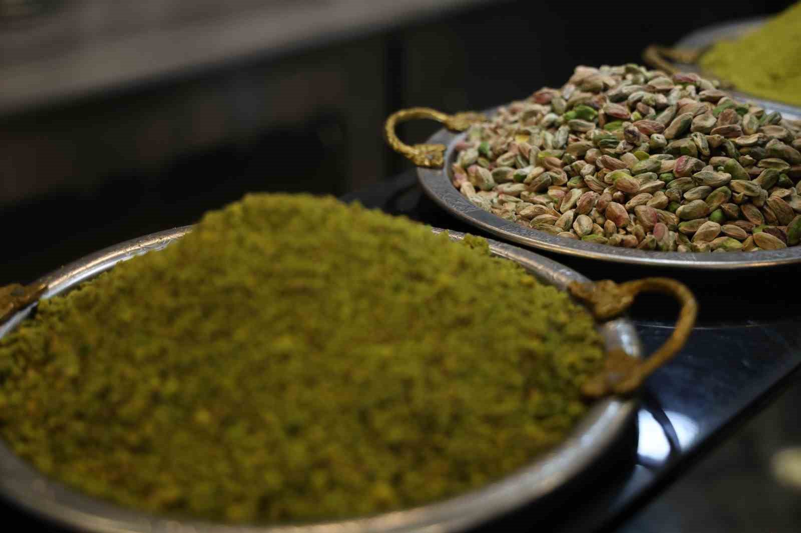 Uzmanından ‘ucuz tatlı’ uyarısı: Yer fıstığı ve kabak çekirdeğini fıstık diye satıyorlar
