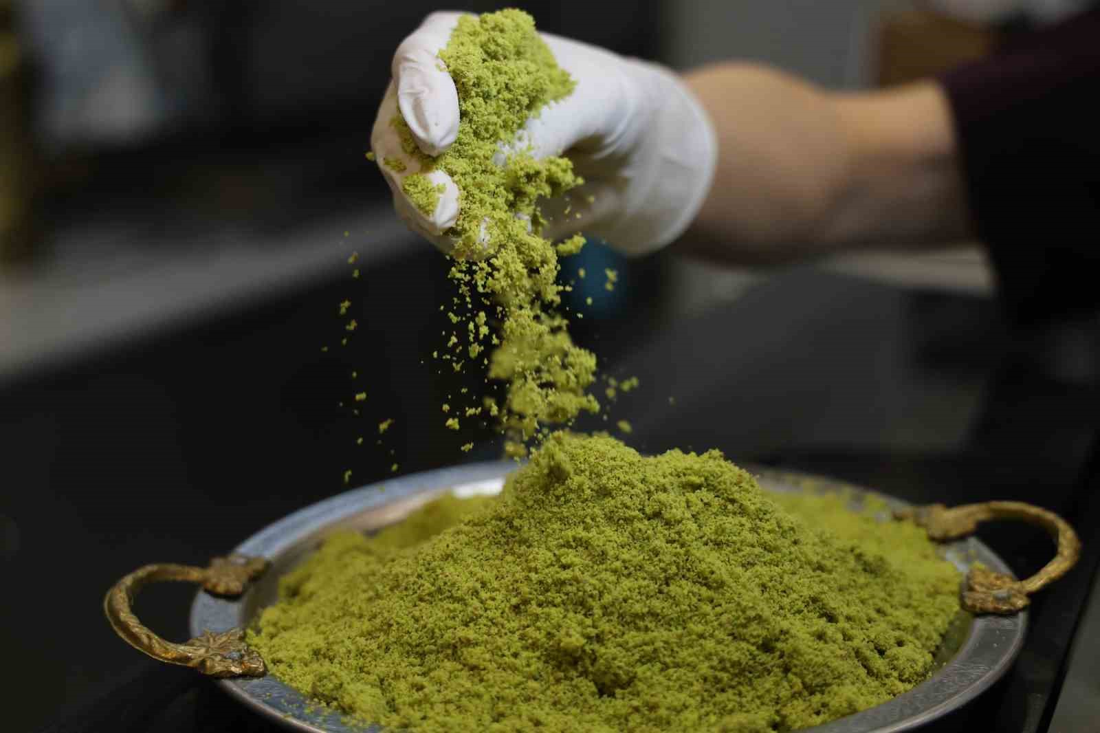 Uzmanından ‘ucuz tatlı’ uyarısı: Yer fıstığı ve kabak çekirdeğini fıstık diye satıyorlar
