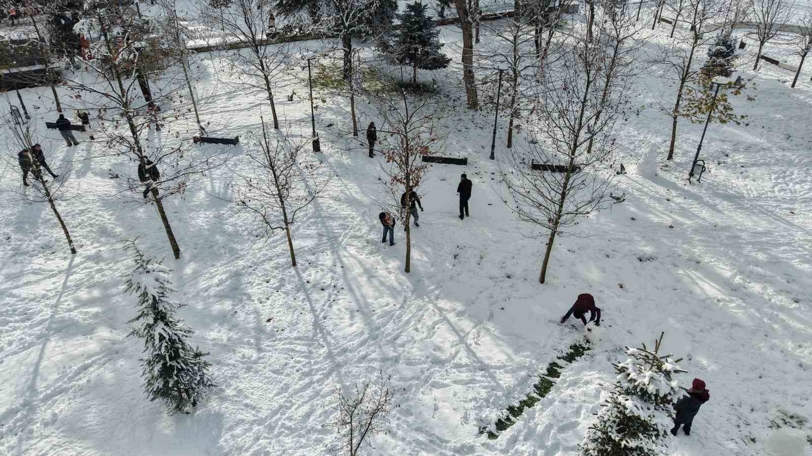 Uzmanından uyarı: "Kar yemek sanıldığı kadar masum değil"
