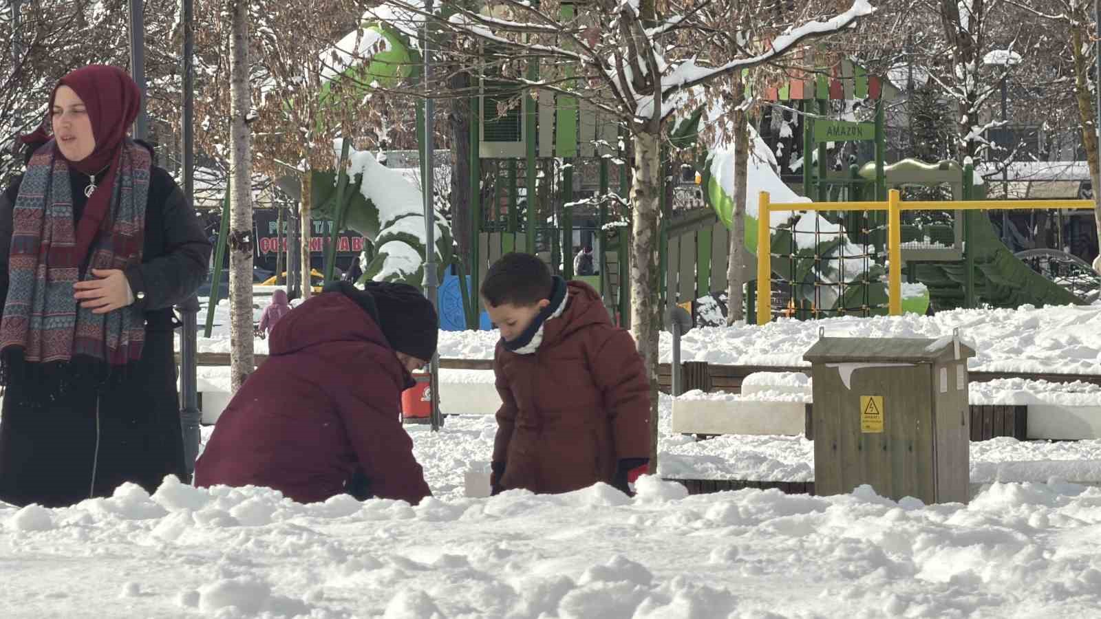 Uzmanından uyarı: "Kar yemek sanıldığı kadar masum değil"
