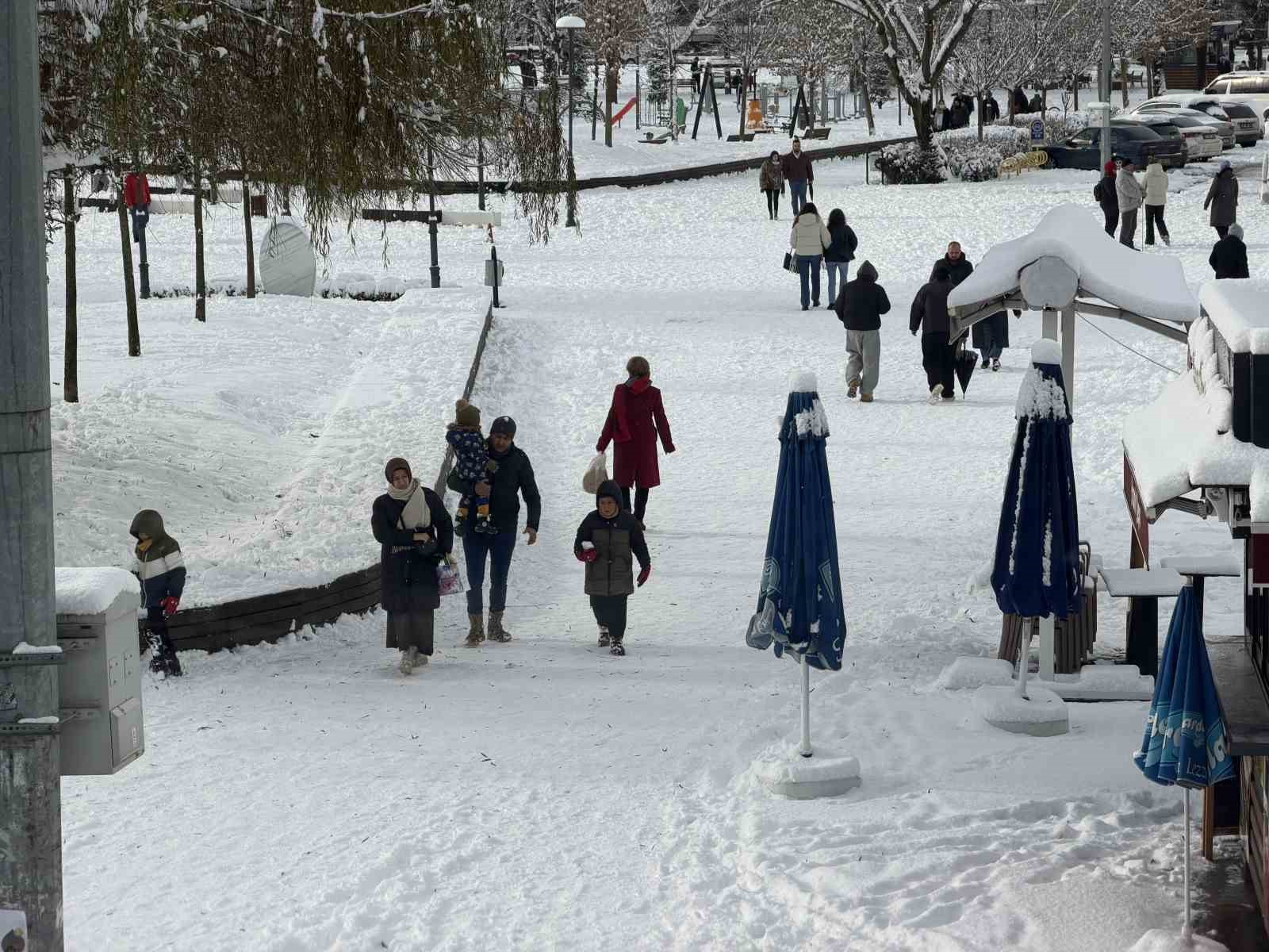 Uzmanından uyarı: "Kar yemek sanıldığı kadar masum değil"
