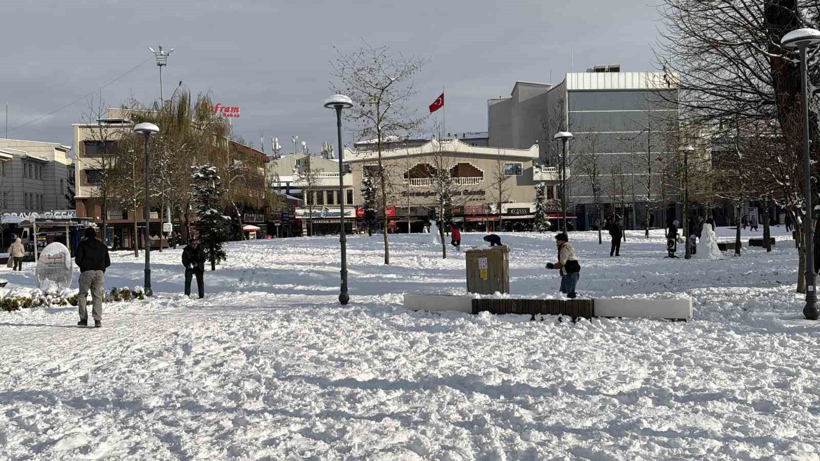 Uzmanından uyarı: "Kar yemek sanıldığı kadar masum değil"
