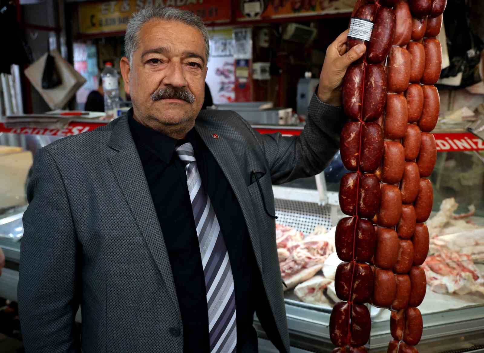 Uzmanından vatandaşa ’ucuz sucuk’ uyarısı
Uzmanından vatandaşa ’ucuz sucuk’ uyarısı