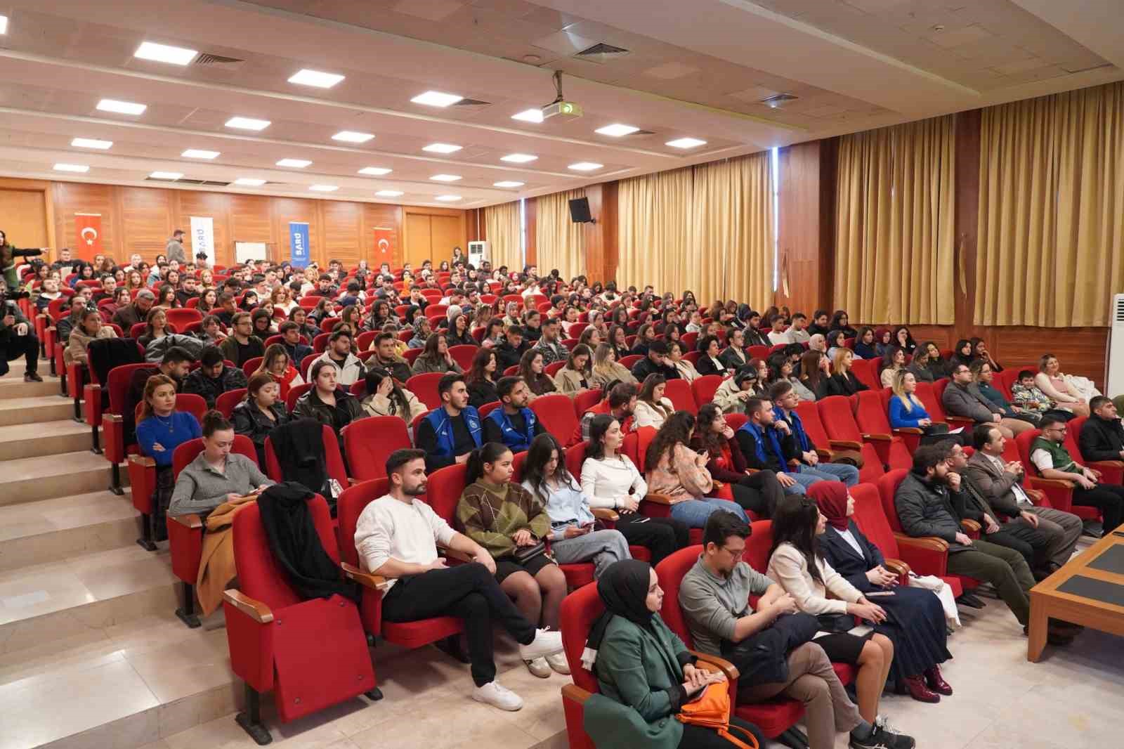 Uzmanlardan ekran bağımlılığında yapay zeka uyarısı
Uzmanlardan ekran bağımlılığında yapay zeka uyarısı