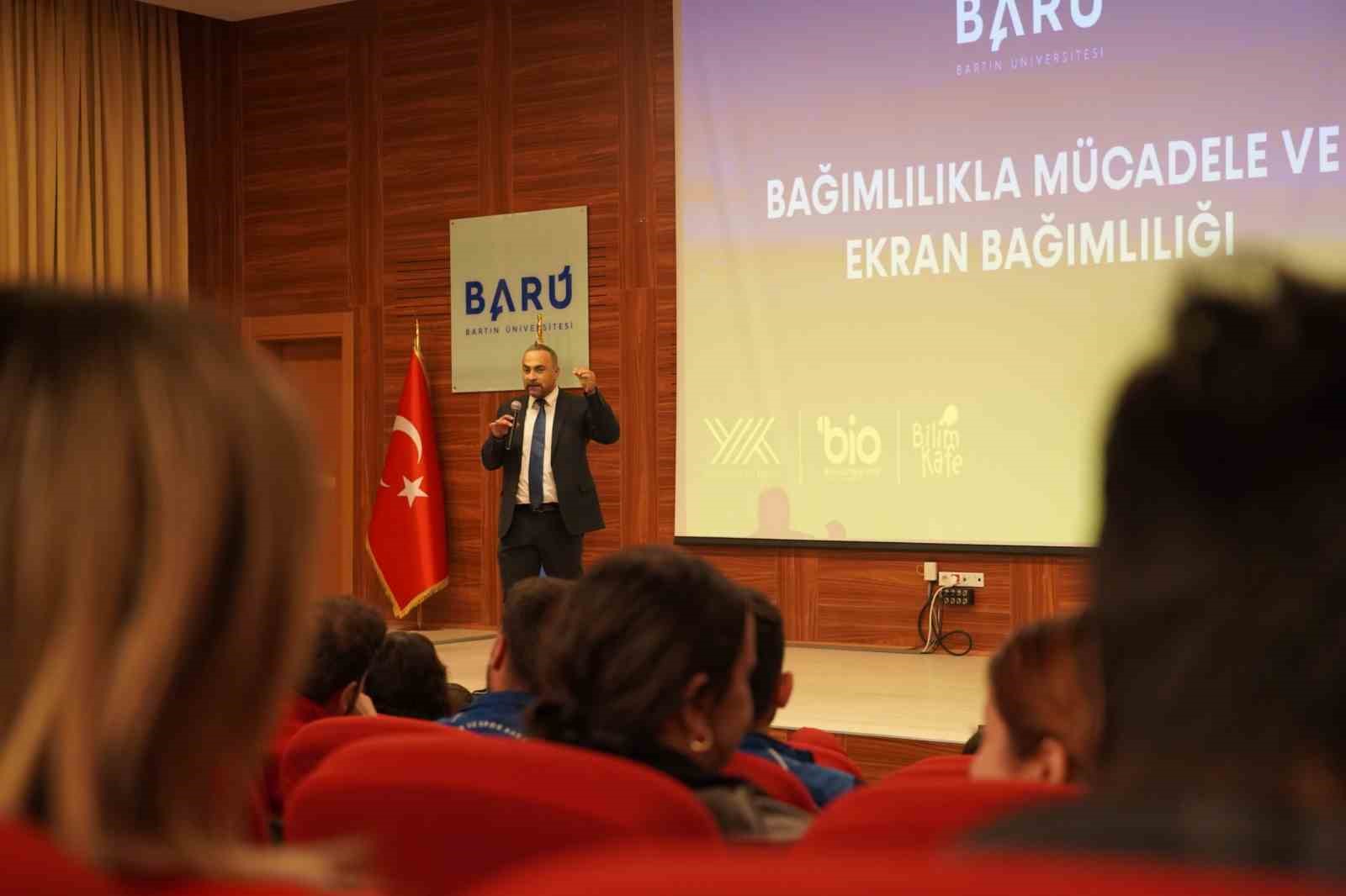 Uzmanlardan ekran bağımlılığında yapay zeka uyarısı
Uzmanlardan ekran bağımlılığında yapay zeka uyarısı