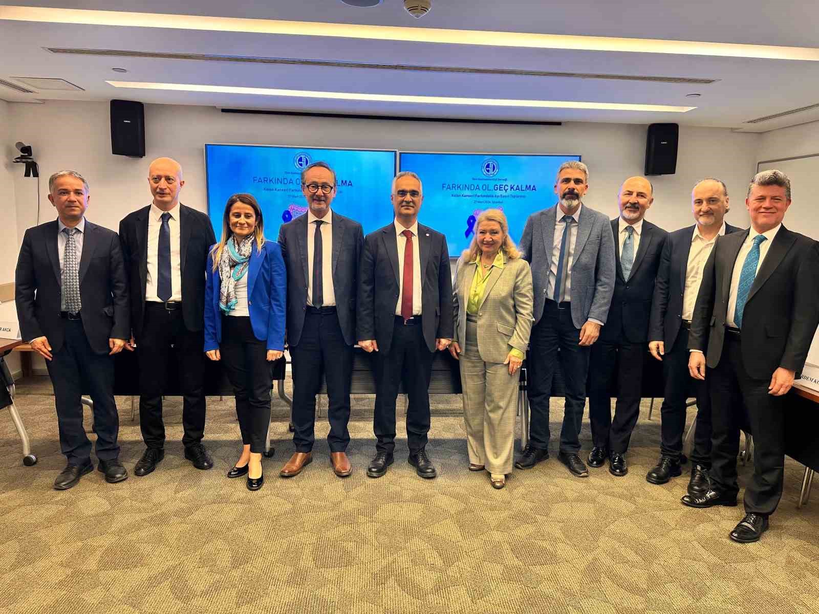 Uzmanlardan gençlerde artan kolon kanserine karşı tarama testi çağrısı
