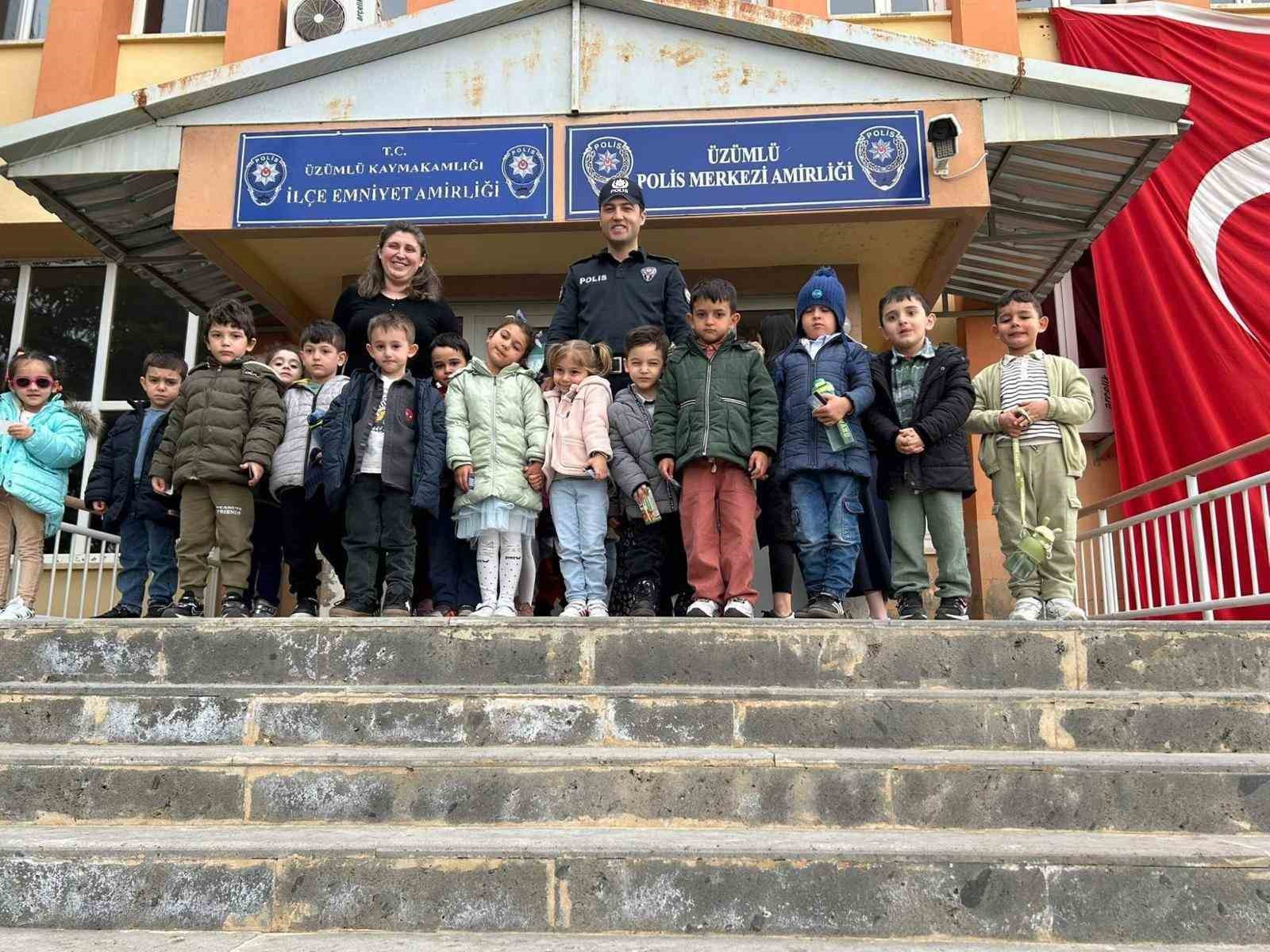 Üzümlü’de anaokulu öğrencilerinden emniyete ziyaret
