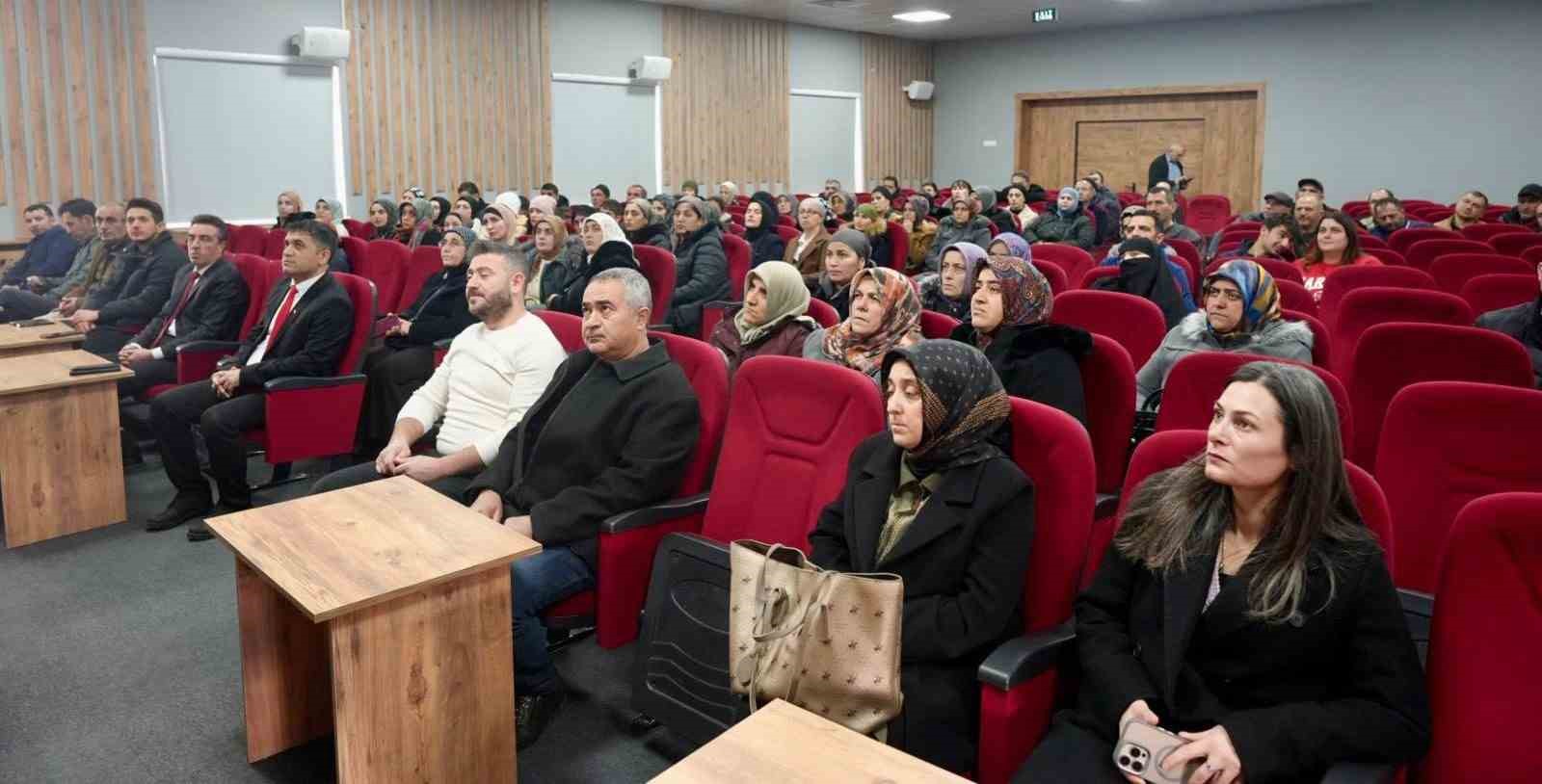 Üzümlü’de velilere mesleki eğitim tanıtımı yapıldı
