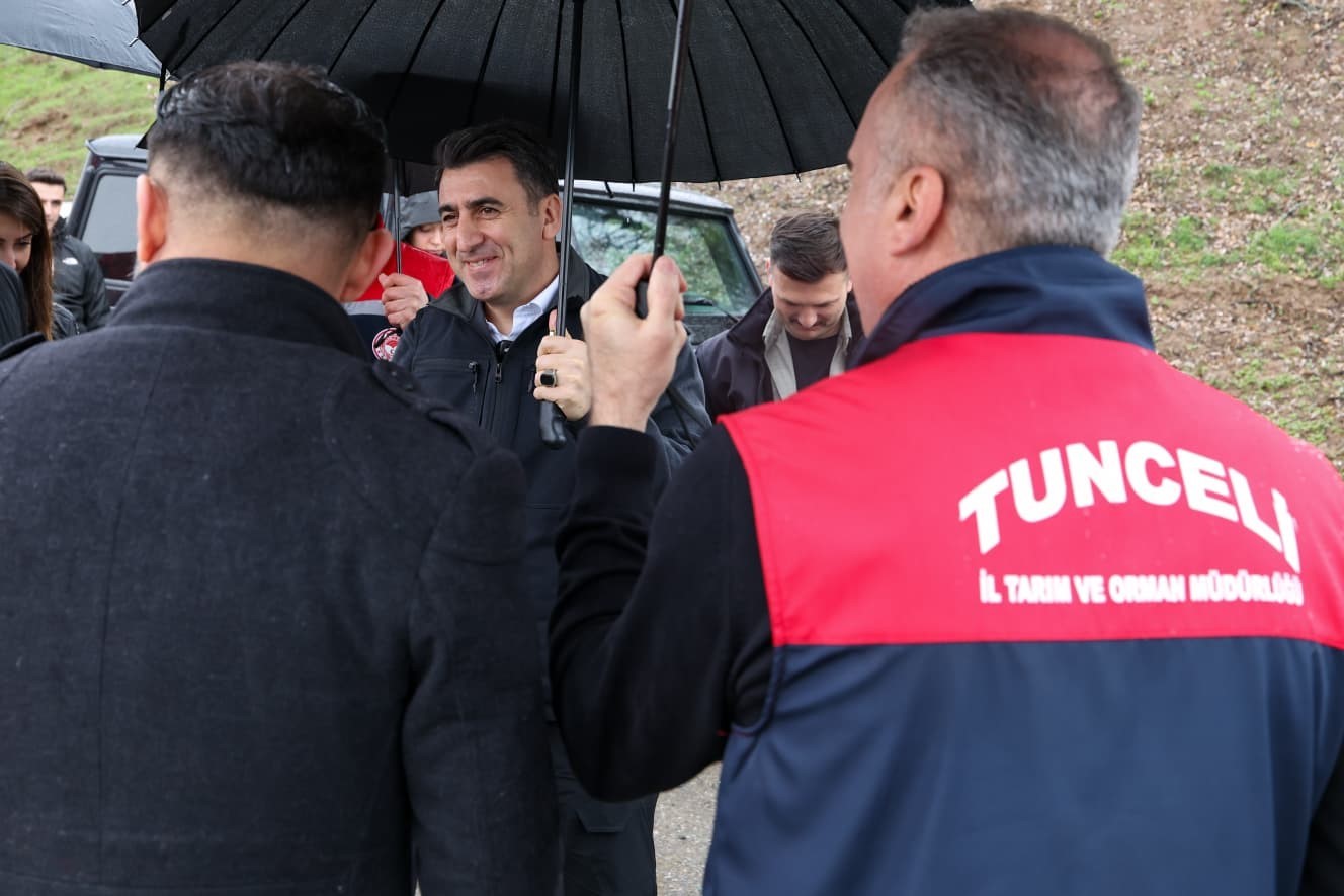 Uzunçayır Baraj Gölü’nde bir ilk: 1 buçuk milyon yavru alabalık su ile buluştu
