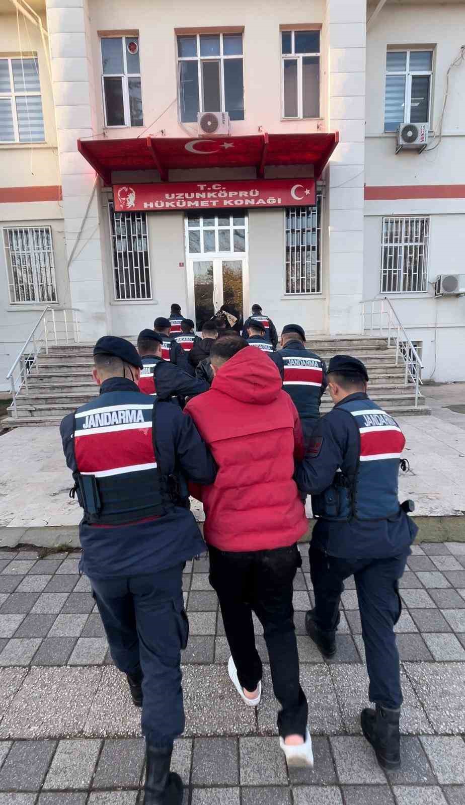 Uzunköprü’de aranan 5 hükümlü yakalandı
