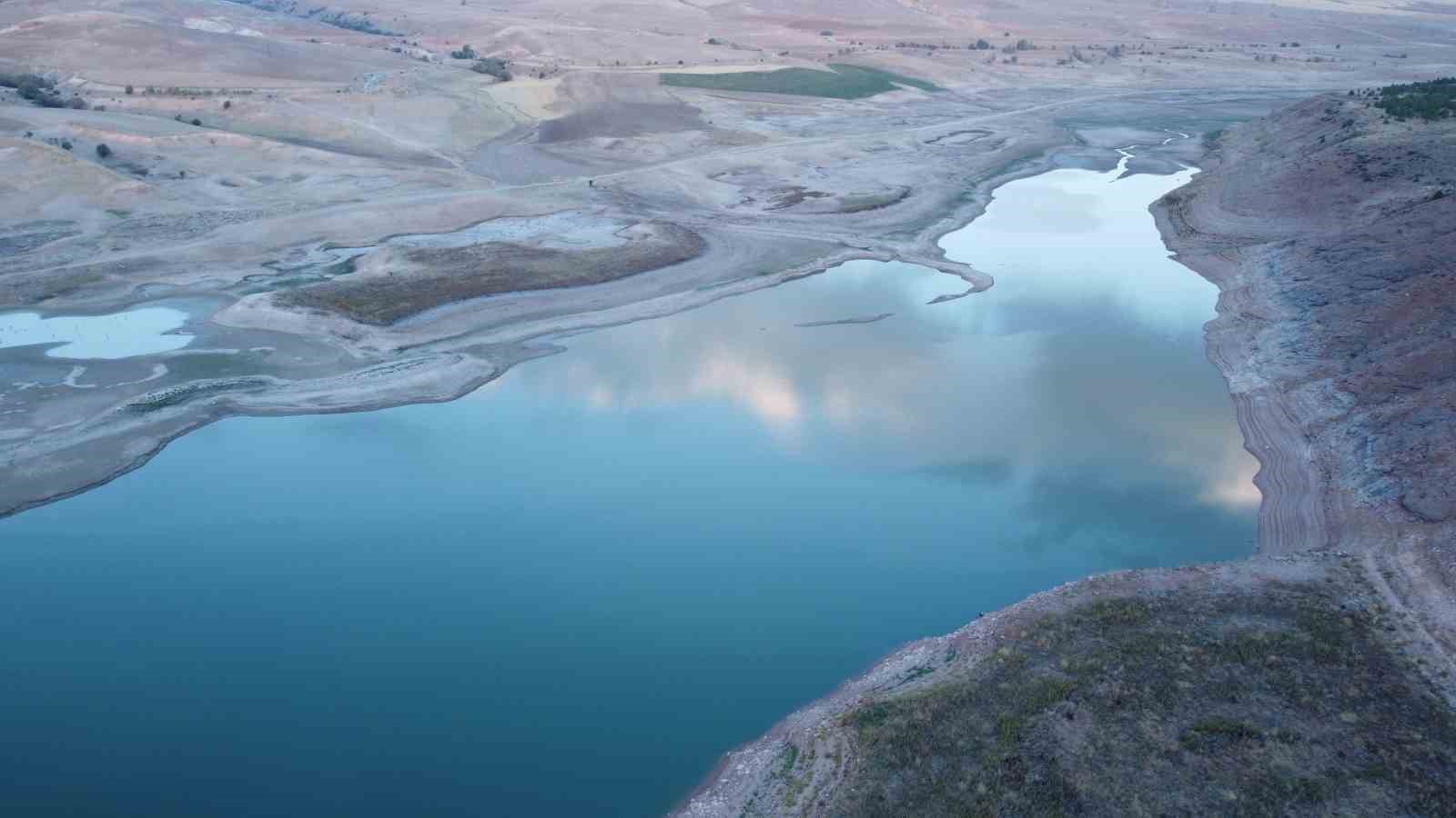 Uzunlu Barajı’nda su seviyesindeki değişim dronla görüntülendi
