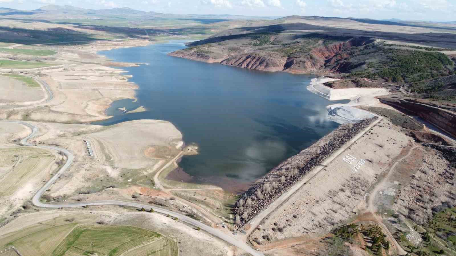 Uzunlu Barajı’nda su seviyesindeki değişim dronla görüntülendi
