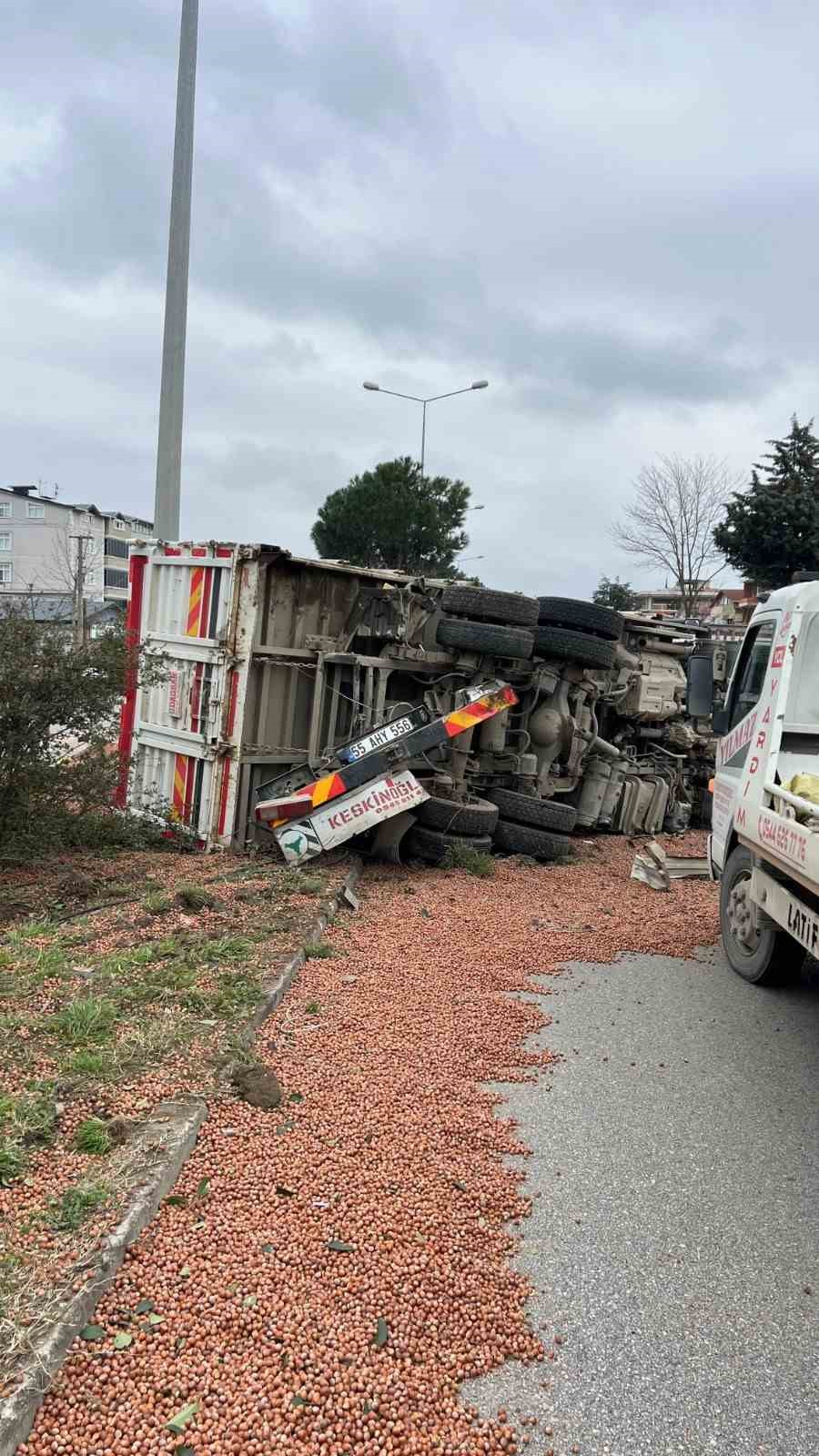 Vakaya giden ambulans kaza yaptı: 1 ölü, 3 yaralı
