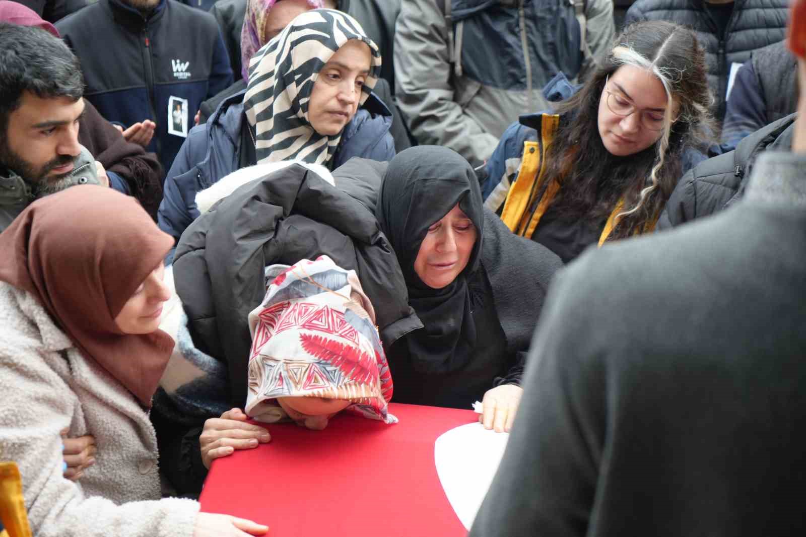 Vakaya giderken kazada hayatını kaybeden ambulans sürücüsüne hüzünlü veda
