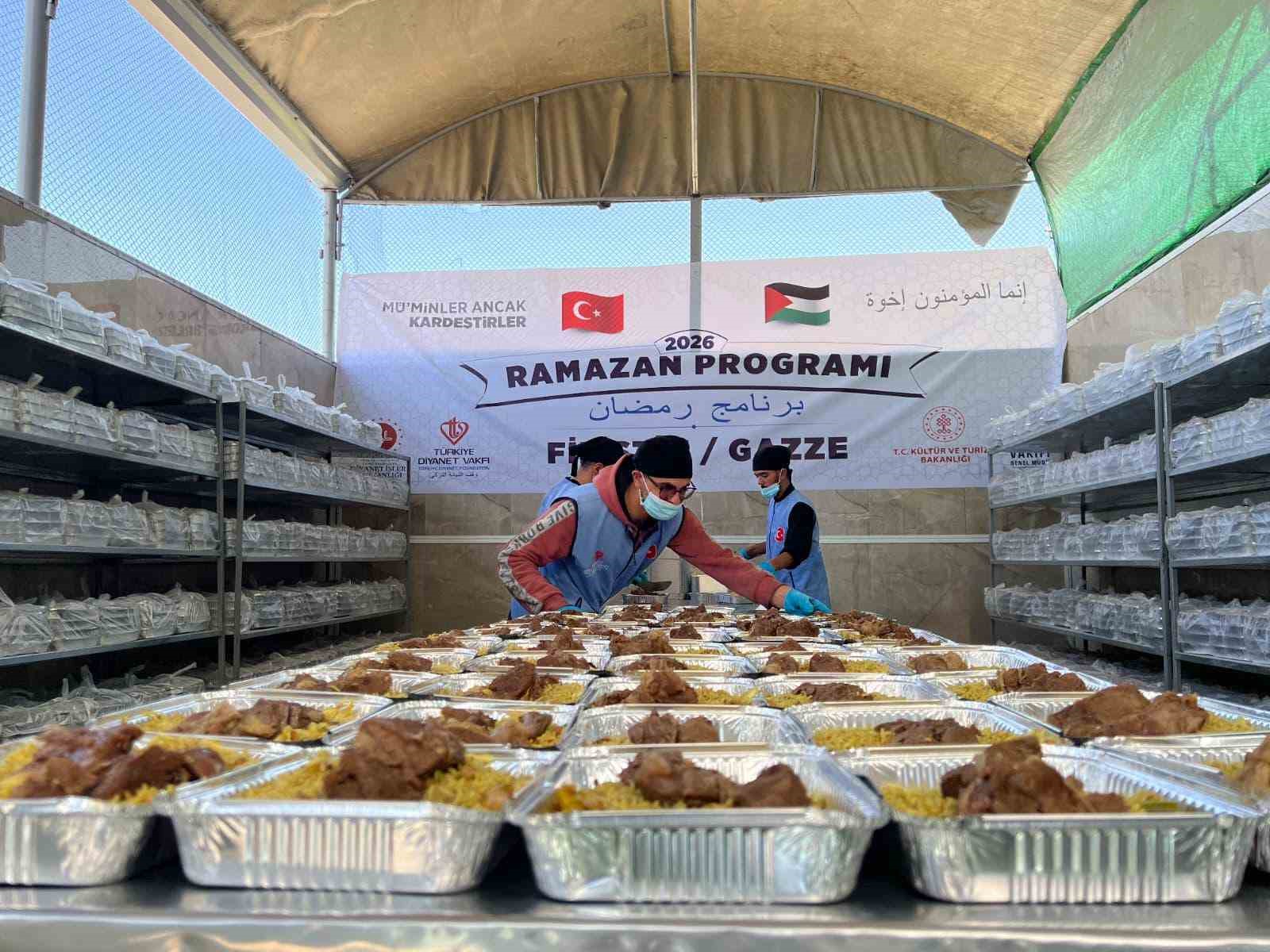 Vakıflar Genel Müdürlüğü Gazze’de: Günlük 20 bin kişilik iftar desteği
