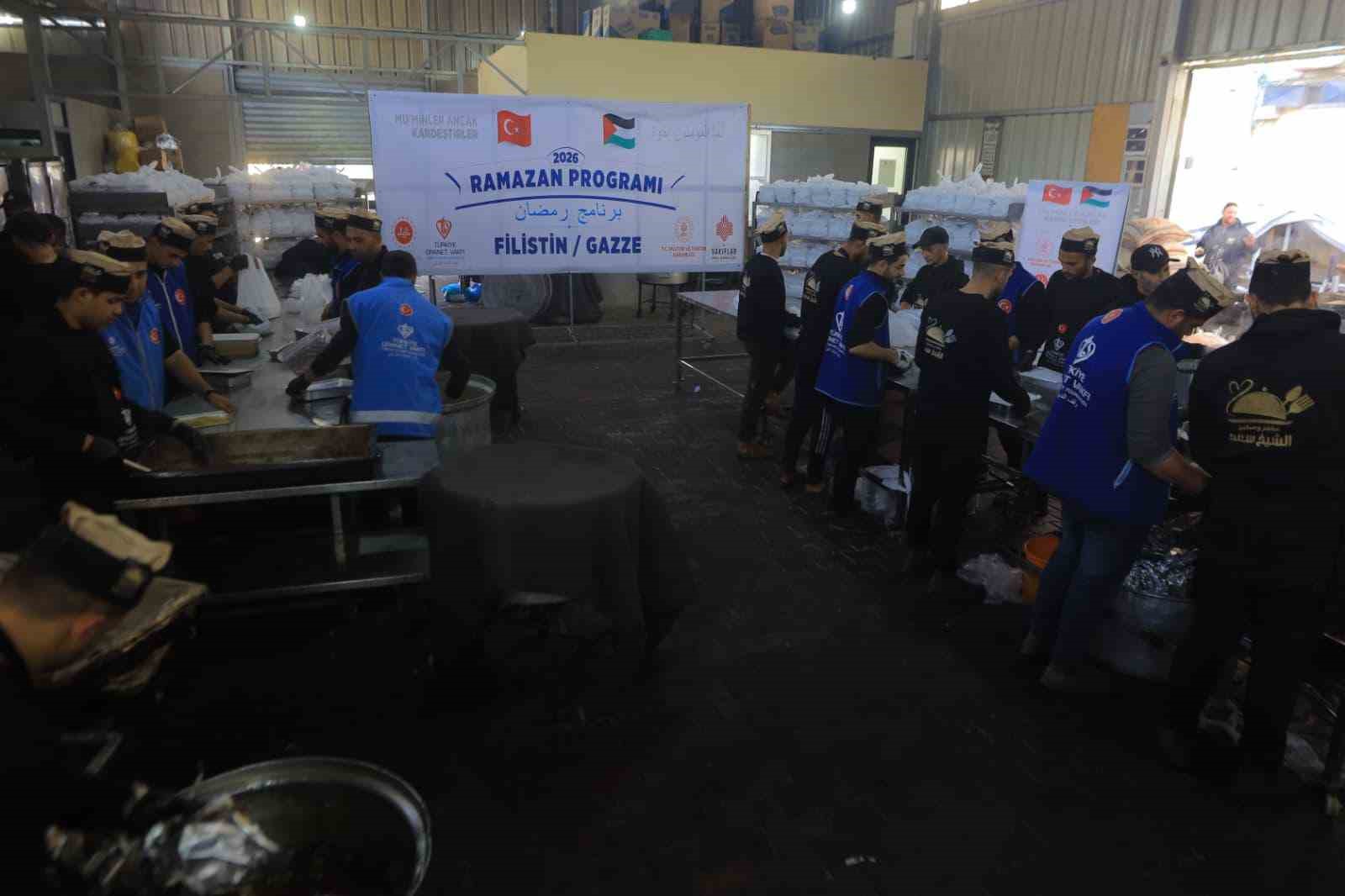 Vakıflar Genel Müdürlüğü Gazze’de: Günlük 20 bin kişilik iftar desteği
