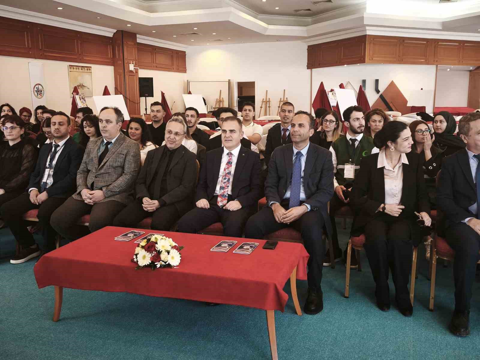 Vali Akbıyık gençlerle çalıştayda buluştu
