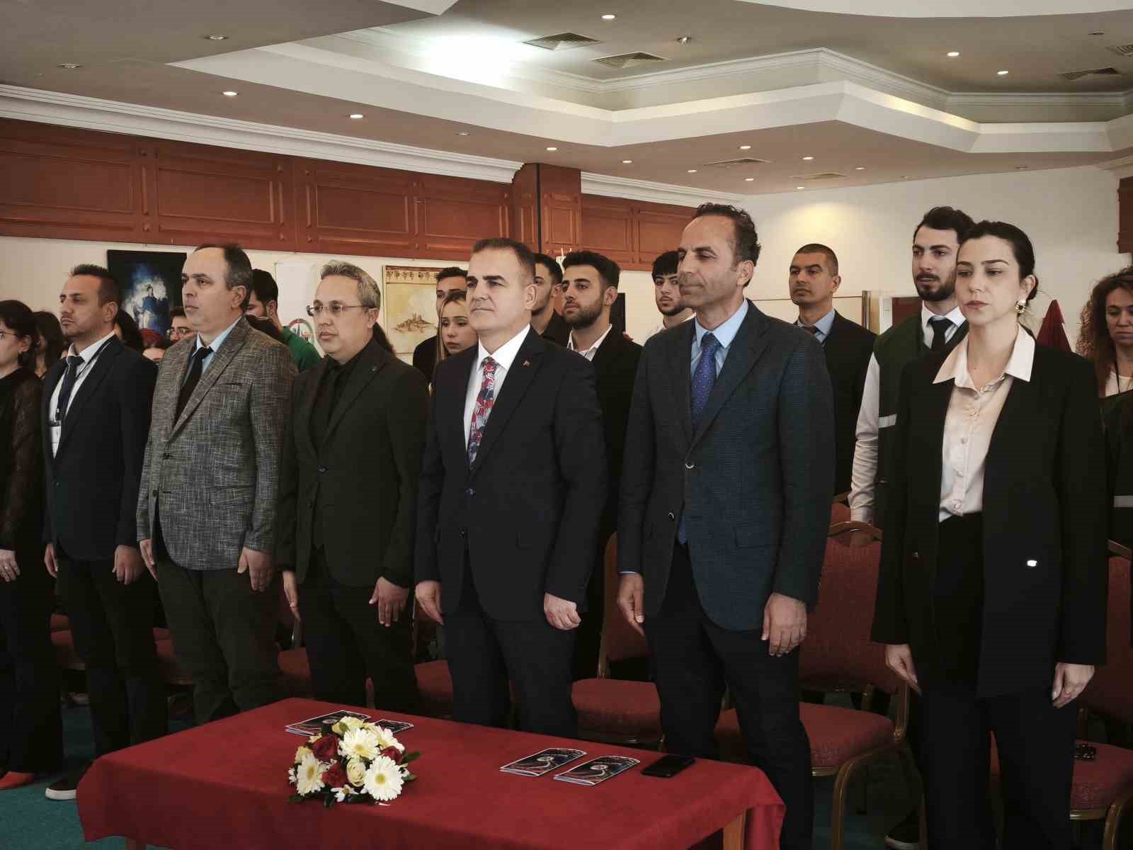 Vali Akbıyık gençlerle çalıştayda buluştu
