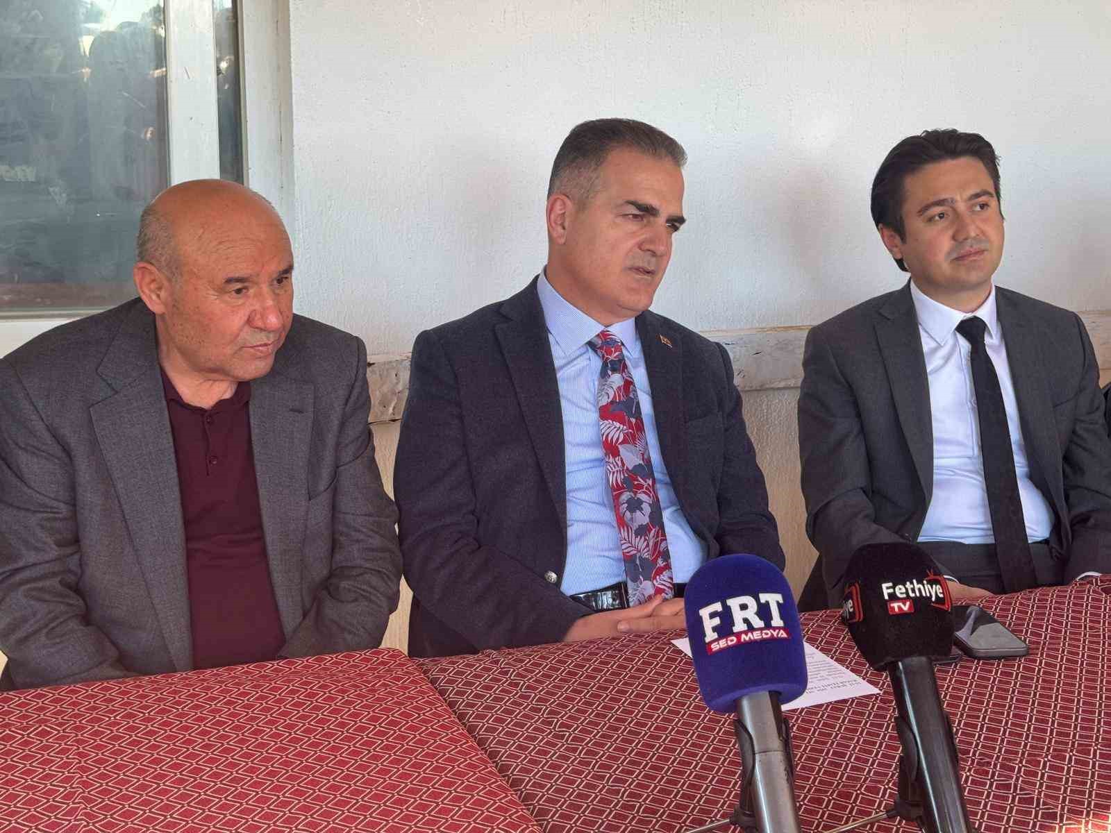 Vali Akbıyık, Seydikemer’de selden etkilenen çiftçilerle bir araya geldi
