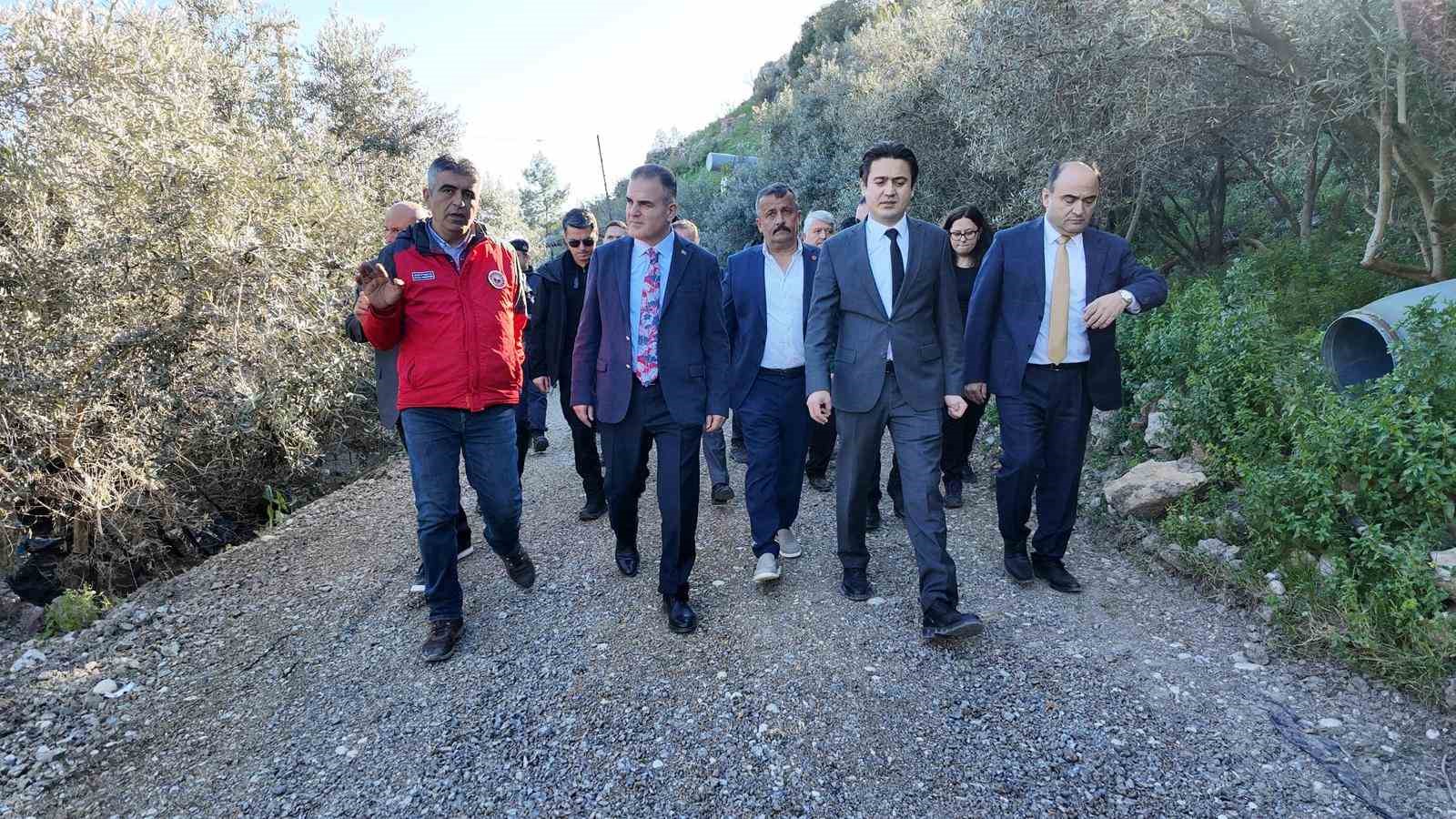 Vali Akbıyık, Seydikemer’de selden etkilenen çiftçilerle bir araya geldi
