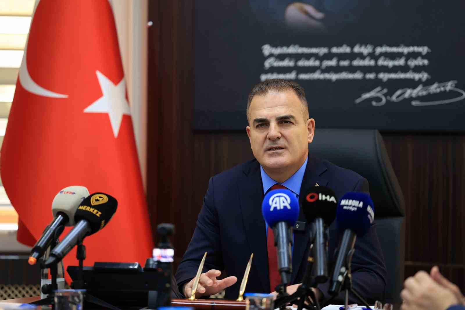 Vali Akbıyık: "Teknoloji bağımlılığı toplumu tehdit ediyor"
