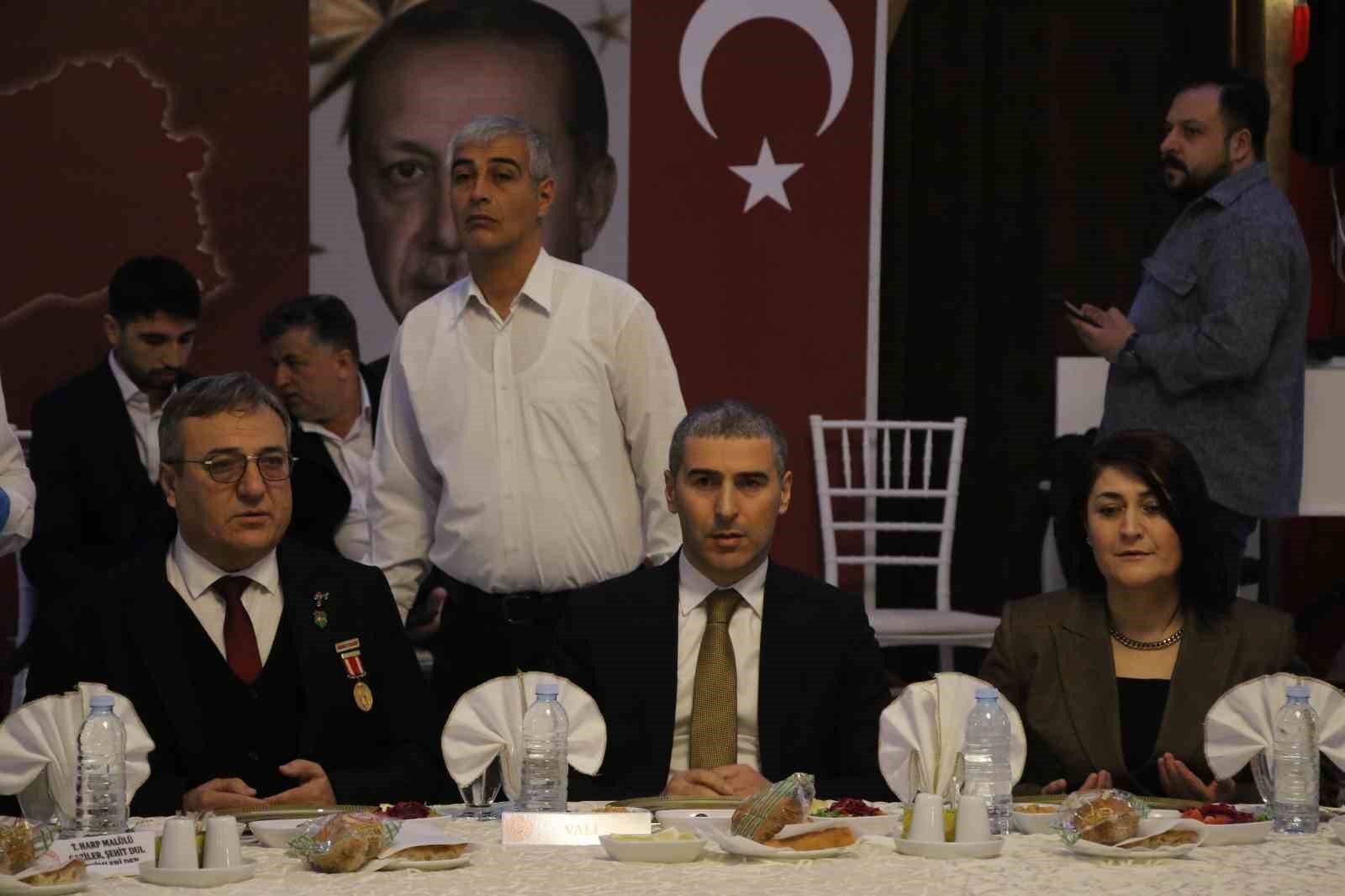 Vali Aktaş, Ramazan’ın ilk iftarında şehit yakınları ve gazilerle bir araya geldi
