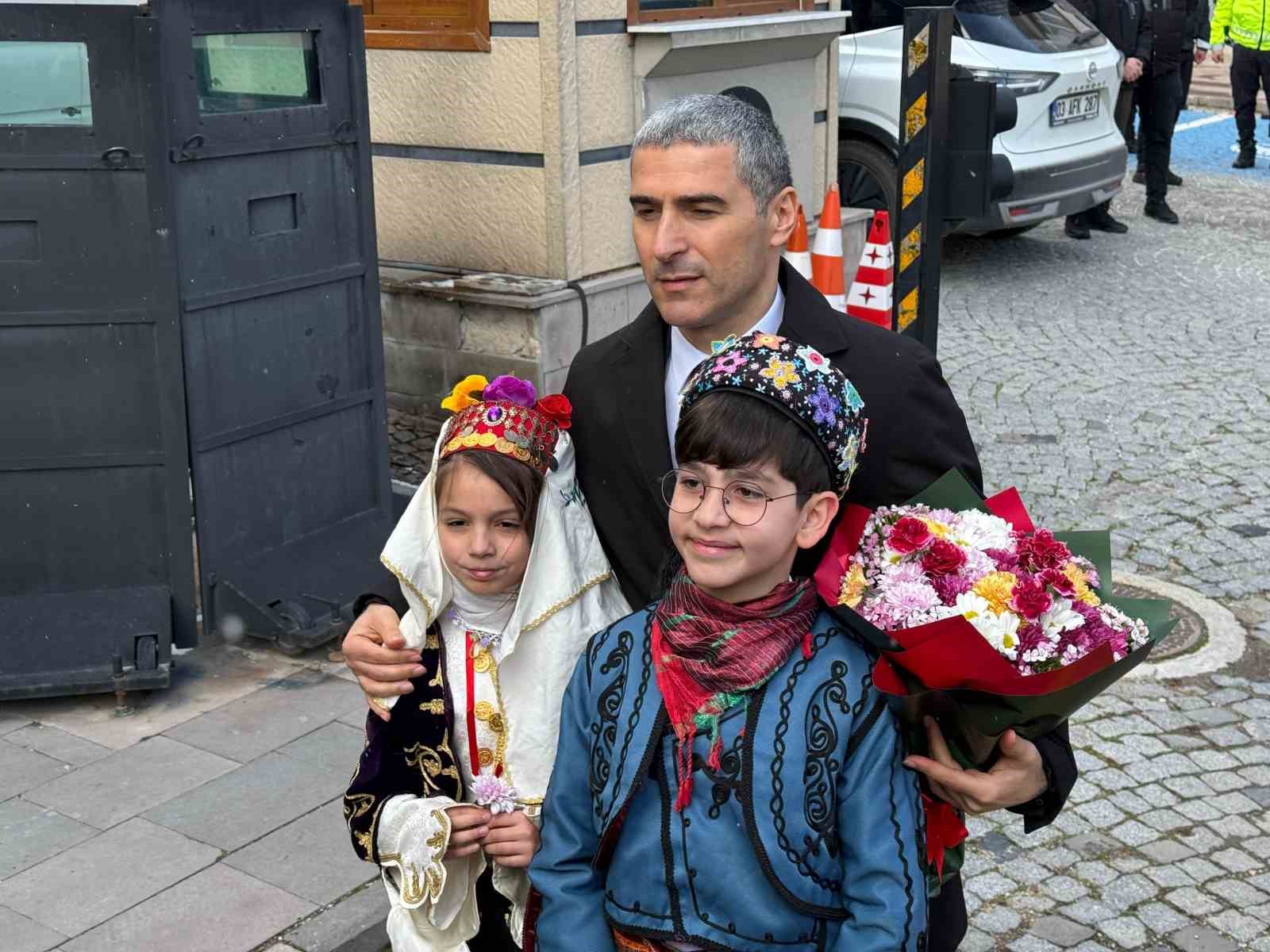 Vali Aktaş: "Şahsıma duyulan bu güvene layık olmak en temel hedefim olacak"
Vali Aktaş: "Şahsıma duyulan bu güvene layık olmak en temel hedefim olacak"