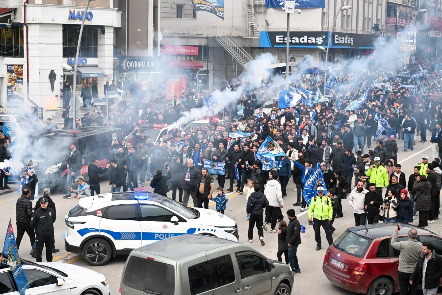 Vali Aydın Baruş kutlama coşkusuna katıldı
