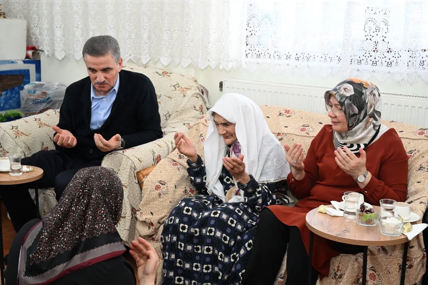 Vali Aydın Baruş ve eşinden vefa ziyaretleri
