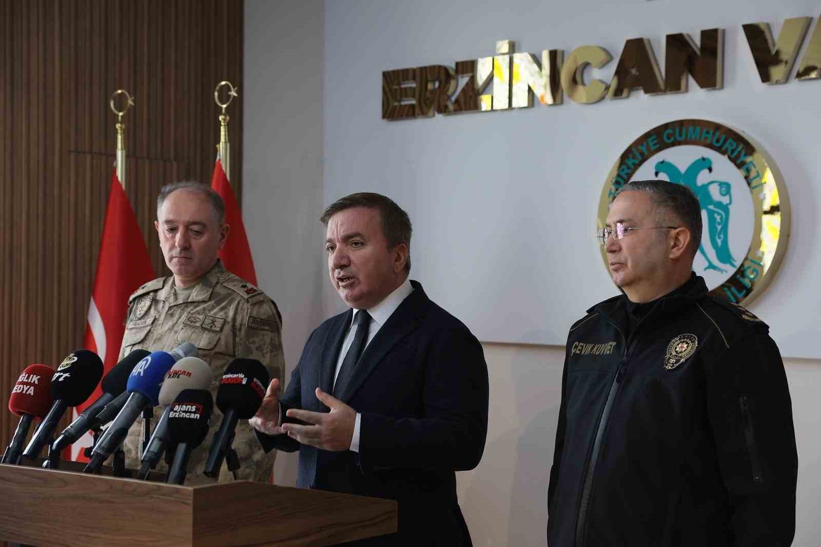 Vali Aydoğdu 2025 asayiş raporunu açıkladı: Suç oranları düştü
Vali Aydoğdu 2025 asayiş raporunu açıkladı: Suç oranları düştü